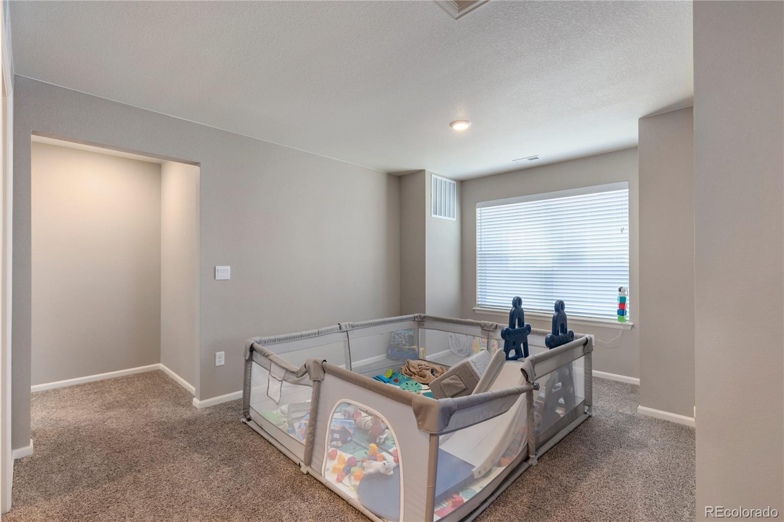 6401 B Street Road, Greeley, CO 80634, 4 Bedrooms Bedrooms, ,3 BathroomsBathrooms,Residential,For Sale,B Street,REC6946088