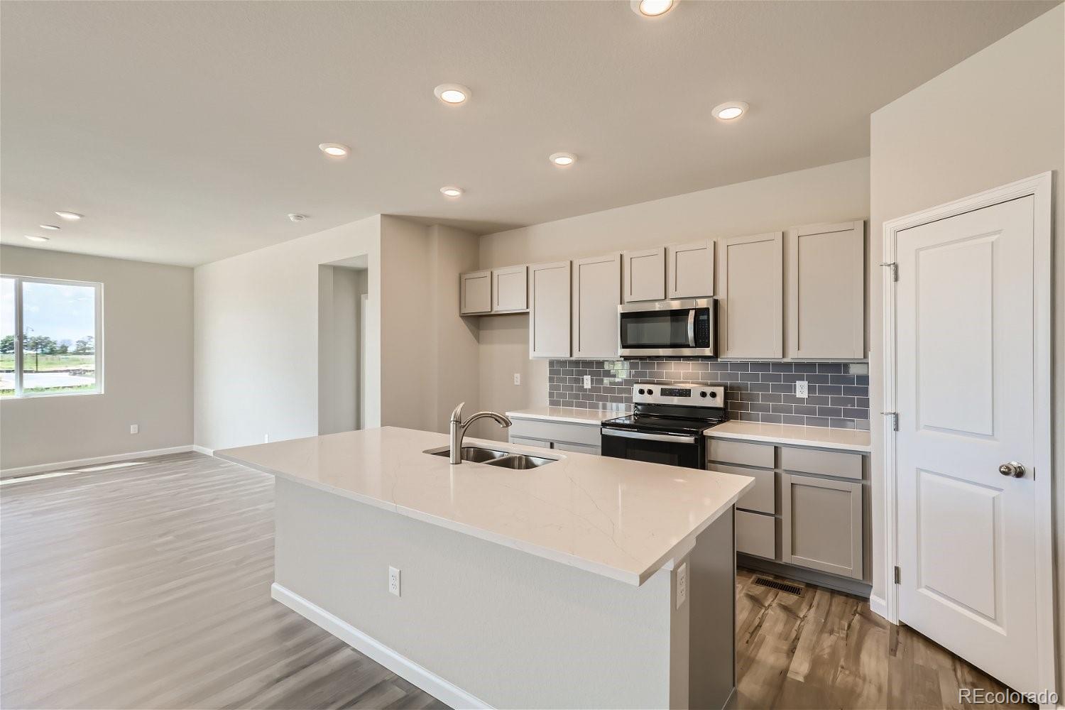 10161 Quentin Court, Commerce City, CO 80022, 3 Bedrooms Bedrooms, ,2 BathroomsBathrooms,Residential,For Sale,Quentin,REC2390953