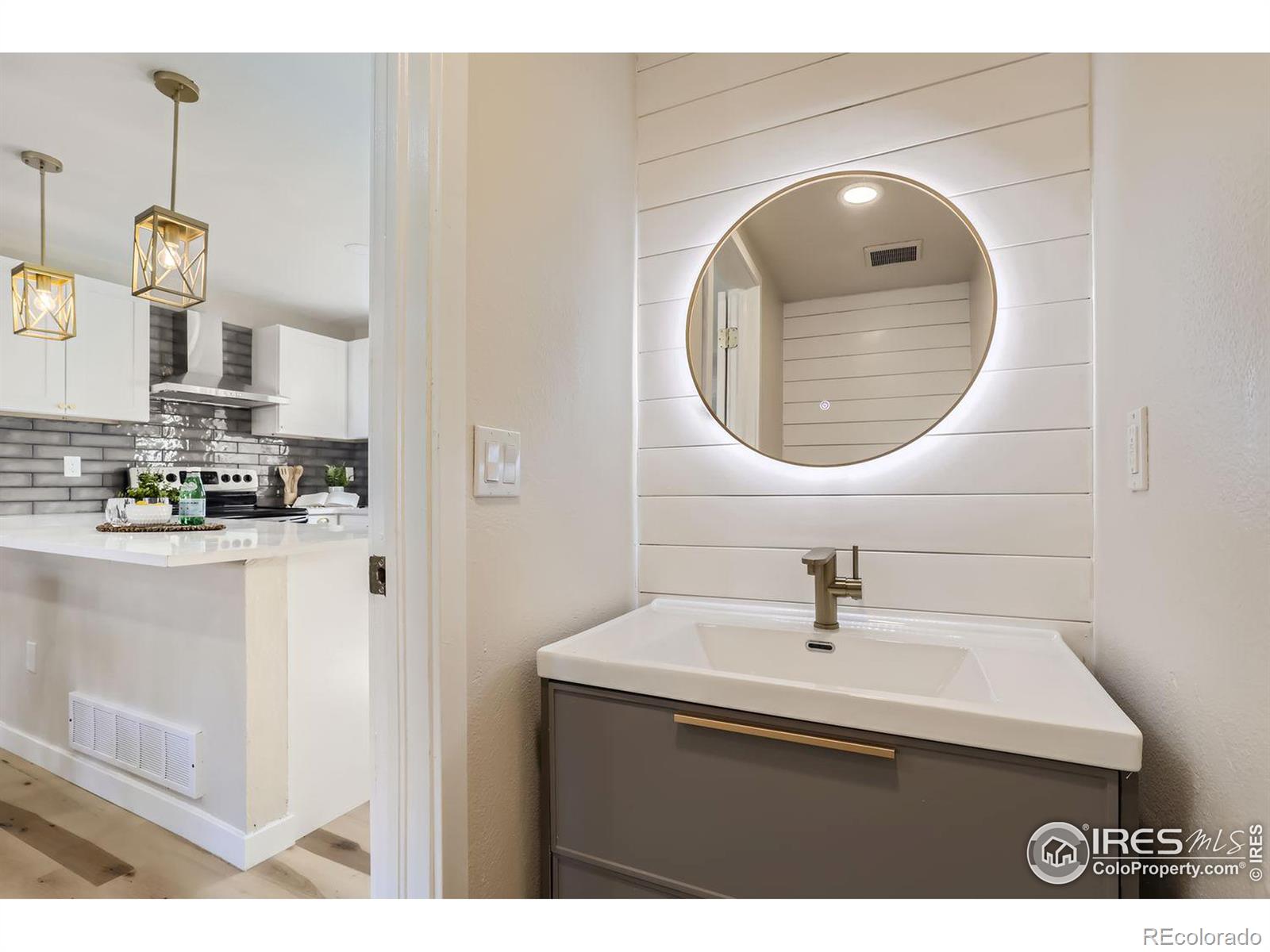 18234 Arizona Avenue #D, Aurora, CO 80017, 2 Bedrooms Bedrooms, ,2 BathroomsBathrooms,Residential,For Sale,Arizona,RECIR1019577