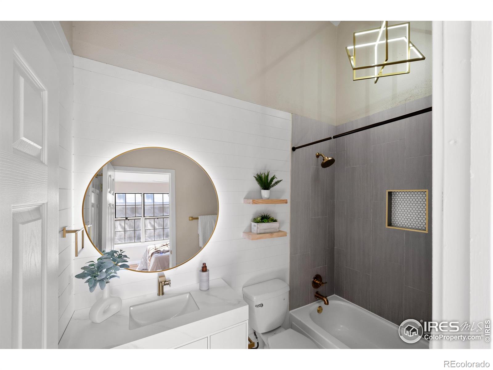18234 Arizona Avenue #D, Aurora, CO 80017, 2 Bedrooms Bedrooms, ,2 BathroomsBathrooms,Residential,For Sale,Arizona,RECIR1019577