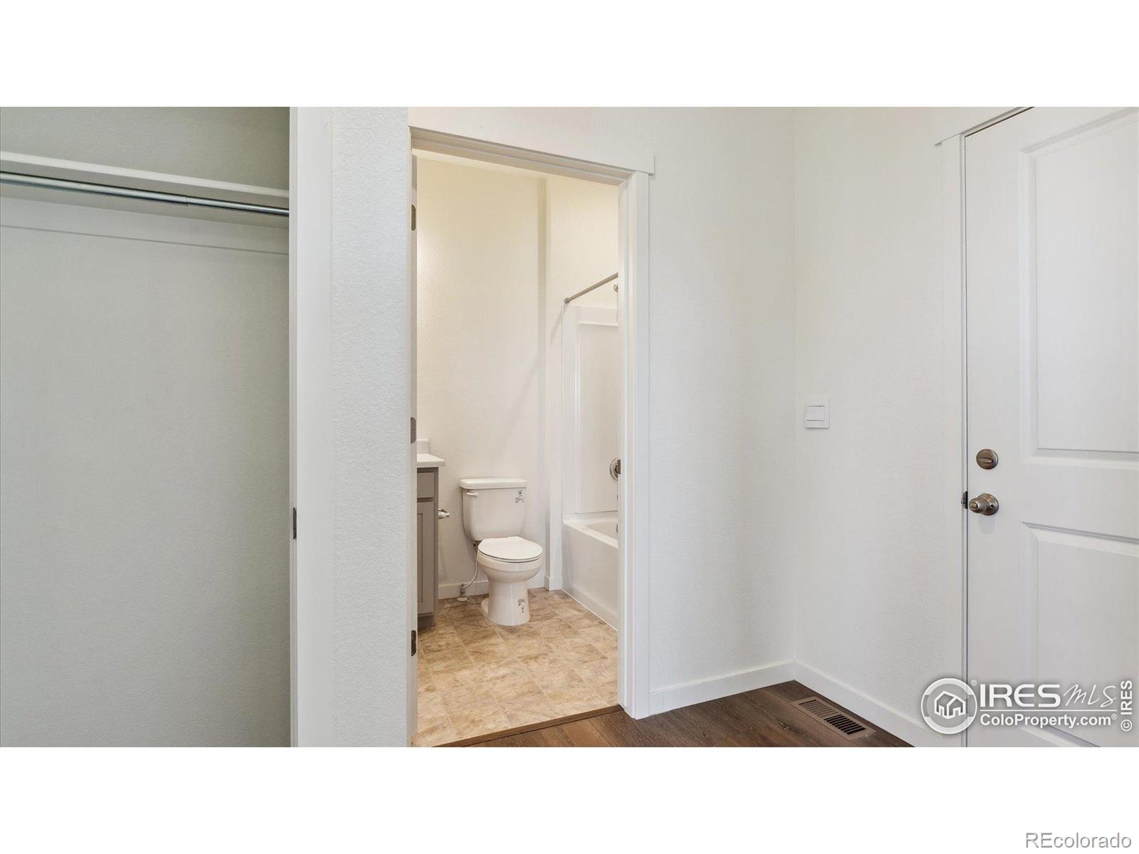 7300 27th St Ln, Greeley, CO 80634, 5 Bedrooms Bedrooms, ,3 BathroomsBathrooms,Residential,For Sale,27th,RECIR1019574
