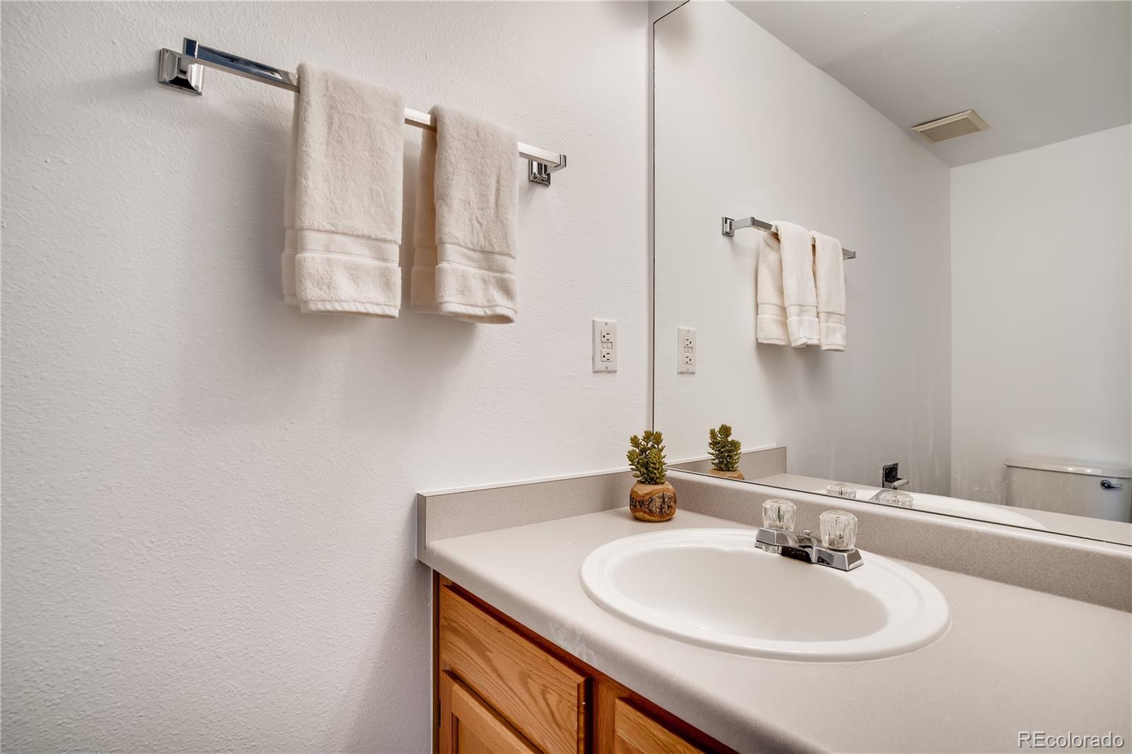 1330 Monaco Parkway #2, Denver, CO 80224, 2 Bedrooms Bedrooms, ,3 BathroomsBathrooms,Residential,For Sale,Ashley Court,Monaco,REC9210429