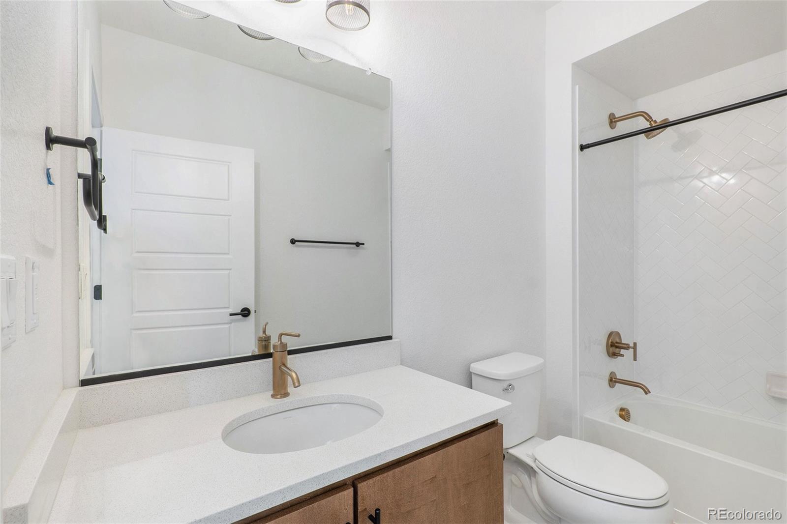 2044 Holly Street #5, Denver, CO 80222, 2 Bedrooms Bedrooms, ,4 BathroomsBathrooms,Residential,For Sale,Holly,REC6502915
