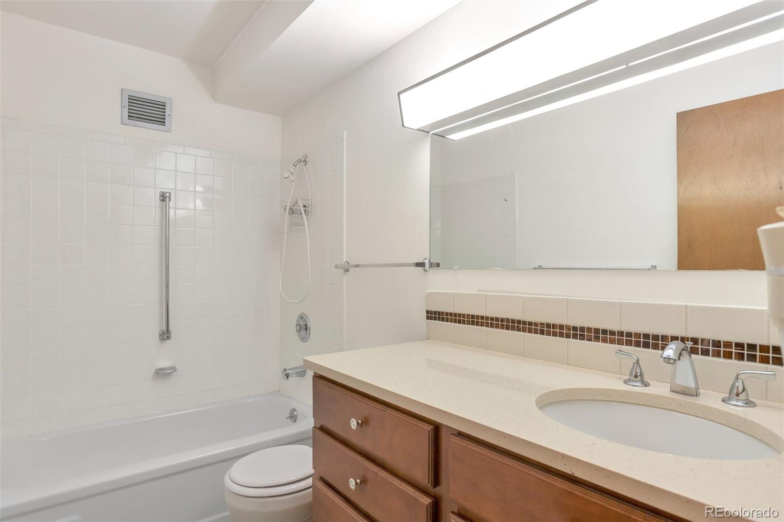9315 Center Avenue #4B, Denver, CO 80247, 2 Bedrooms Bedrooms, ,2 BathroomsBathrooms,Rental,For Rent,Windsor Garadens,Center,REC2115616