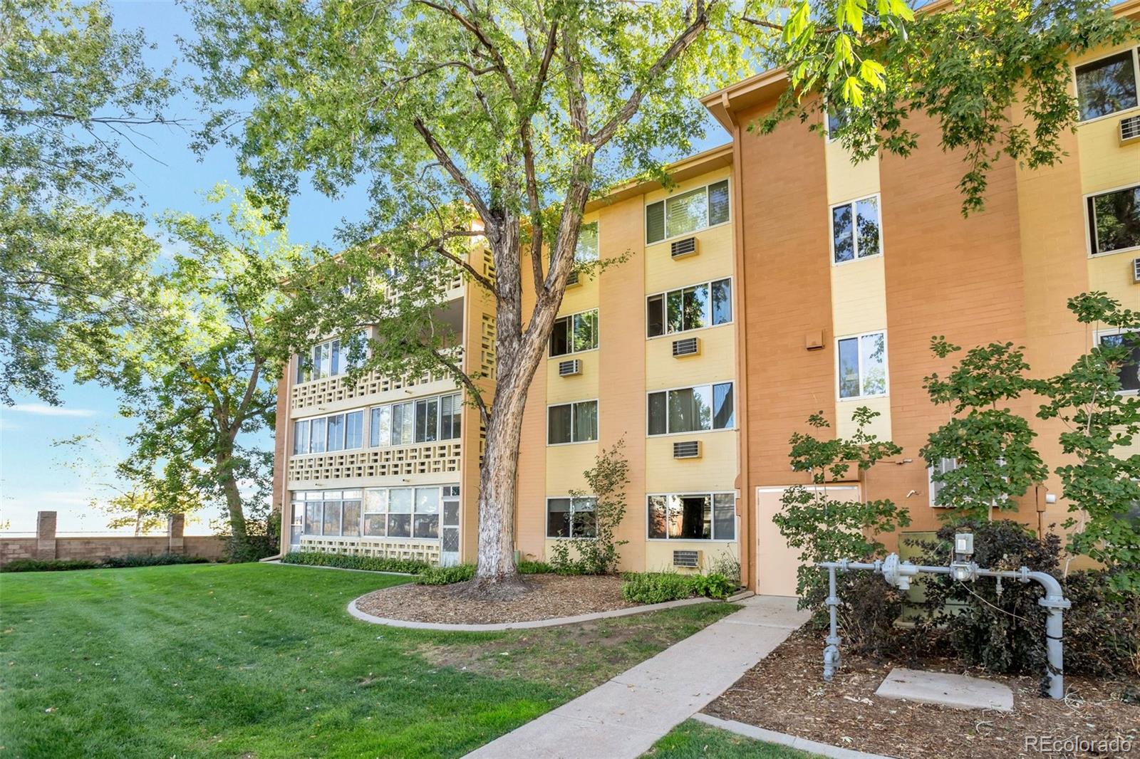 9315 Center Avenue #4B, Denver, CO 80247, 2 Bedrooms Bedrooms, ,2 BathroomsBathrooms,Rental,For Rent,Windsor Garadens,Center,REC2115616
