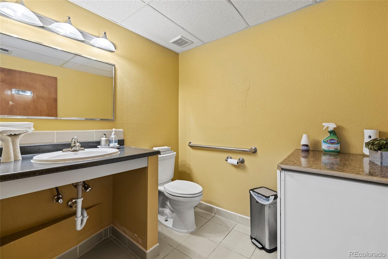7586 W Jewell Avenue #200, Lakewood, CO 80232, ,Commercial,For Sale,Green Gables Condos,Jewell,REC6539851