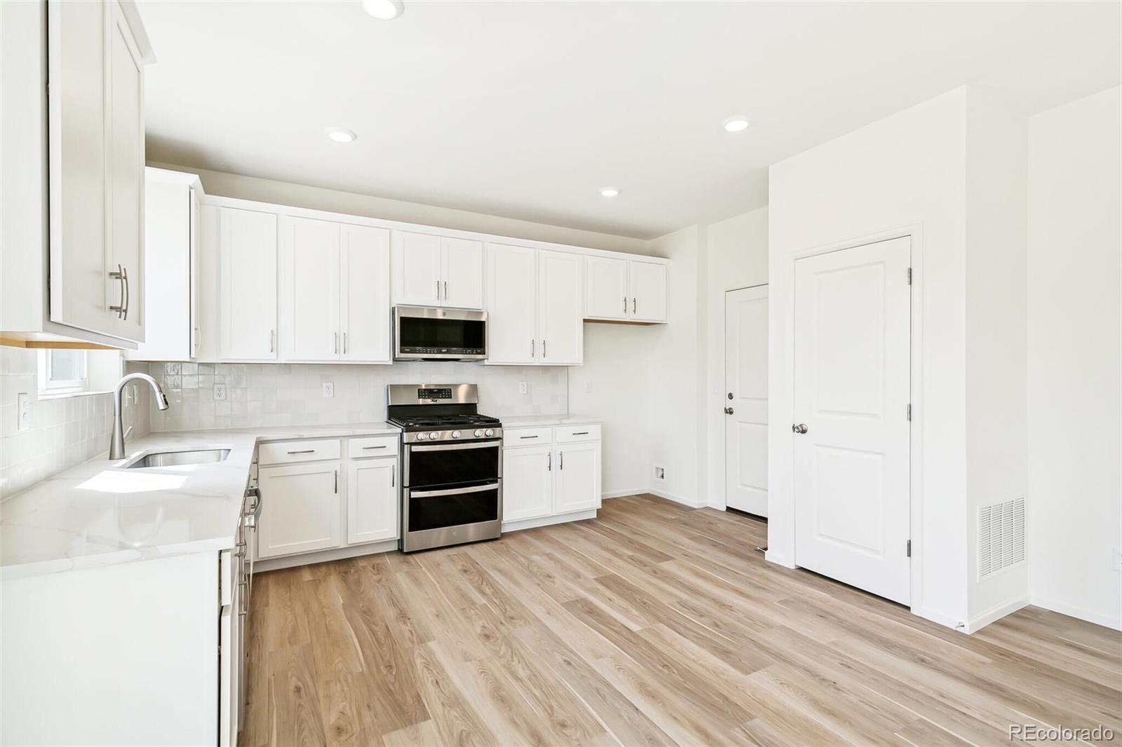 9290 Bahama Court, Commerce City, CO 80022, 3 Bedrooms Bedrooms, ,3 BathroomsBathrooms,Residential,For Sale,Bahama,REC2655270