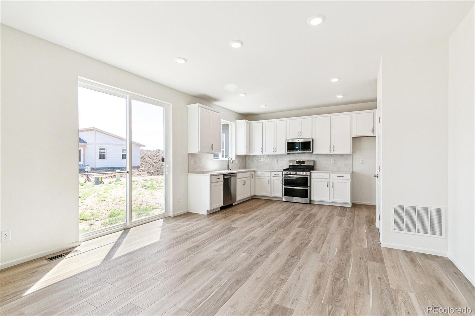 9290 Bahama Court, Commerce City, CO 80022, 3 Bedrooms Bedrooms, ,3 BathroomsBathrooms,Residential,For Sale,Bahama,REC2655270