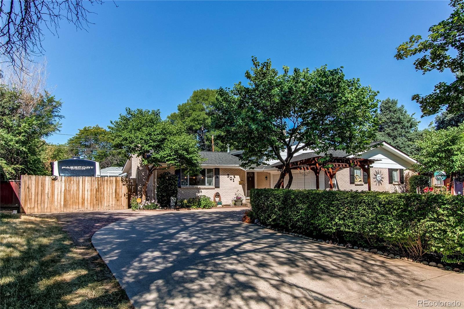 301 Scranton Street, Aurora, CO 80011, 4 Bedrooms Bedrooms, ,2 BathroomsBathrooms,Residential,For Sale,Scranton,REC7087366