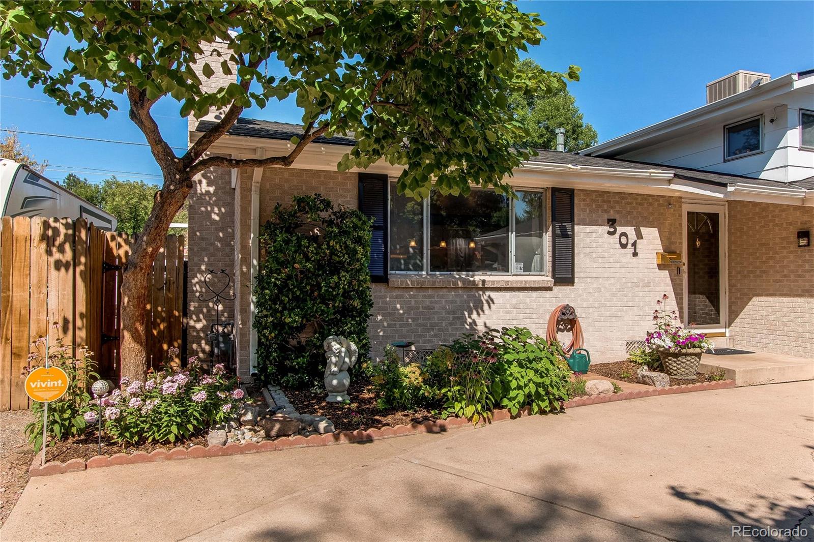 301 Scranton Street, Aurora, CO 80011, 4 Bedrooms Bedrooms, ,2 BathroomsBathrooms,Residential,For Sale,Scranton,REC7087366