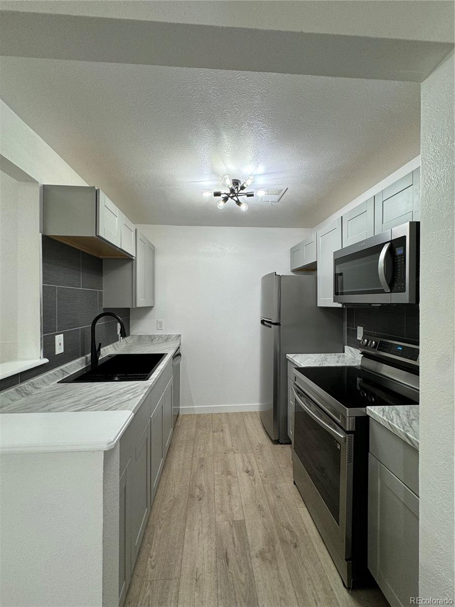 10970 Florida Avenue #203, Lakewood, CO 80232, 1 Bedroom Bedrooms, ,1 BathroomBathrooms,Residential,For Sale,Lochwood Landing,Florida,REC2826609