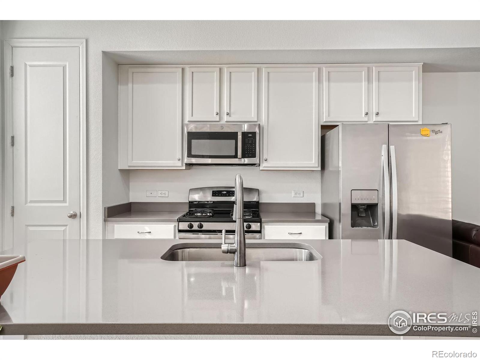 17215 Center Place, Aurora, CO 80017, 3 Bedrooms Bedrooms, ,3 BathroomsBathrooms,Residential,For Sale,Center,RECIR1020082