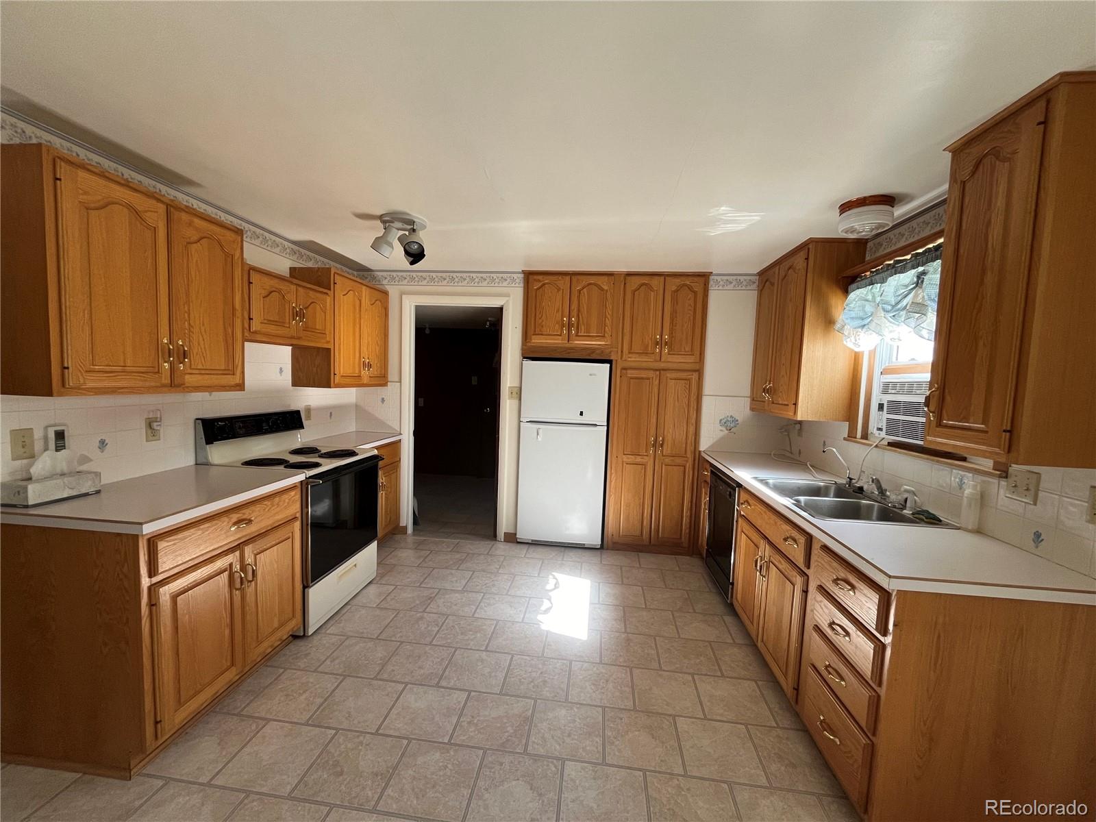 311 Illinois Avenue, Stratton, CO 80836, 4 Bedrooms Bedrooms, ,3 BathroomsBathrooms,Residential,For Sale,Illinois,REC2746907