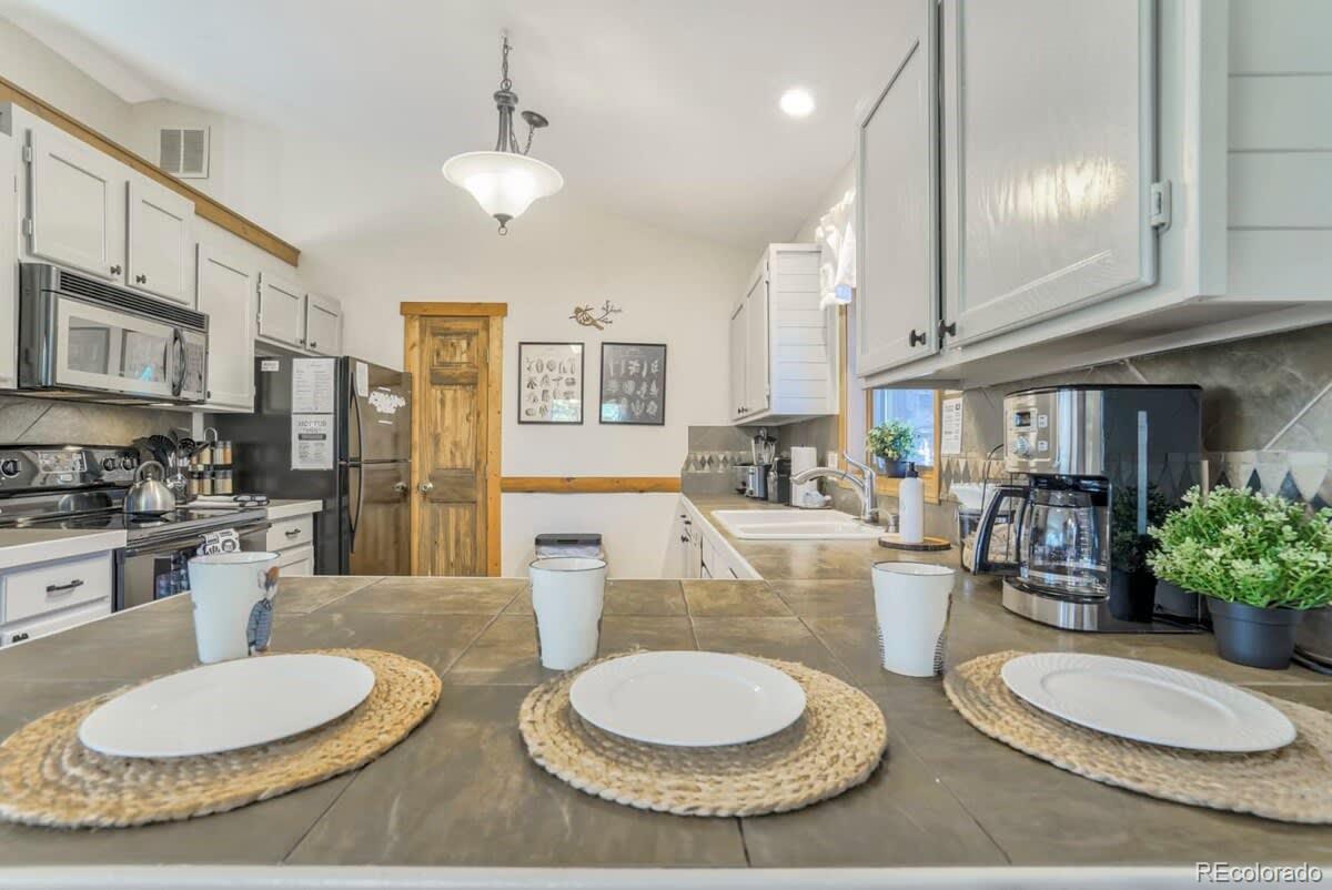 510 Fullview Avenue, Woodland Park, CO 80863, 4 Bedrooms Bedrooms, ,2 BathroomsBathrooms,Residential,For Sale,Fullview,REC8044158