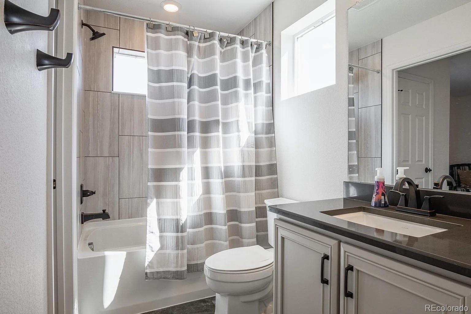 4105 Picadilly Court, Aurora, CO 80019, 3 Bedrooms Bedrooms, ,3 BathroomsBathrooms,Residential,For Sale,Picadilly,REC8043945