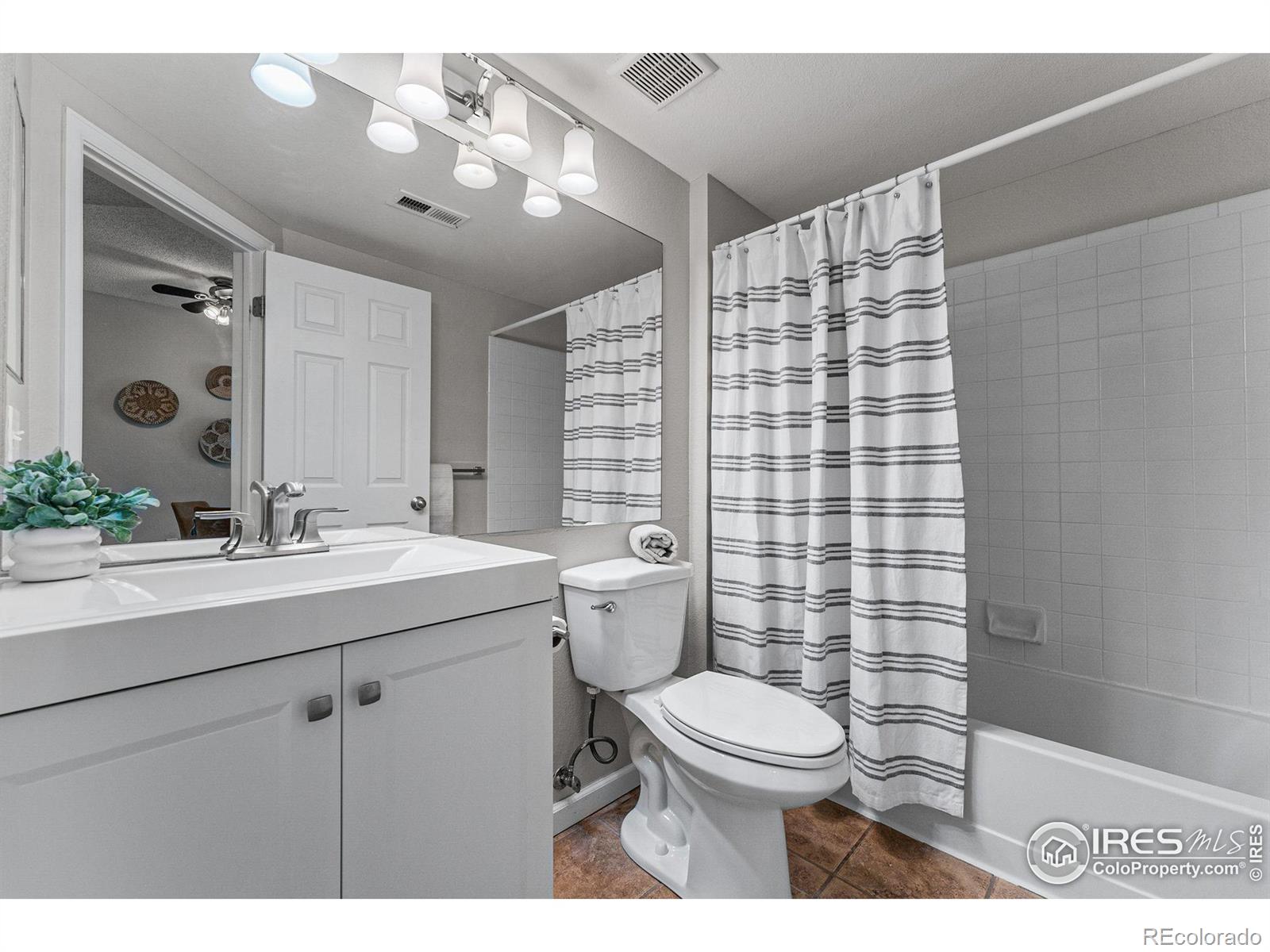 7488 Singing Hills Drive, Boulder, CO 80301, 2 Bedrooms Bedrooms, ,2 BathroomsBathrooms,Residential,For Sale,Singing Hills,RECIR1019787