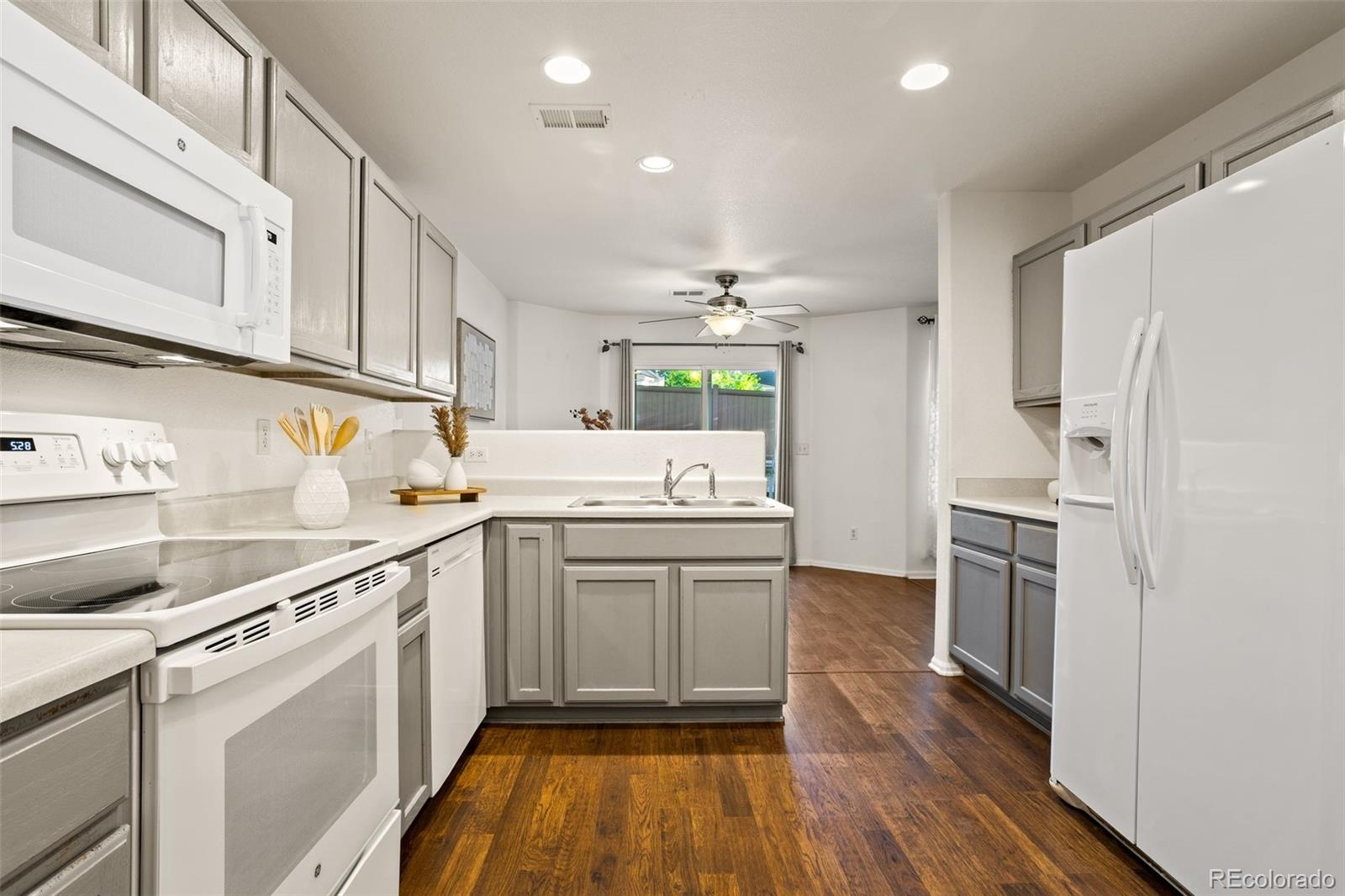 22116 E Berry Place, Aurora, CO 80015, 3 Bedrooms Bedrooms, ,3 BathroomsBathrooms,Residential,For Sale,Berry,REC3877995