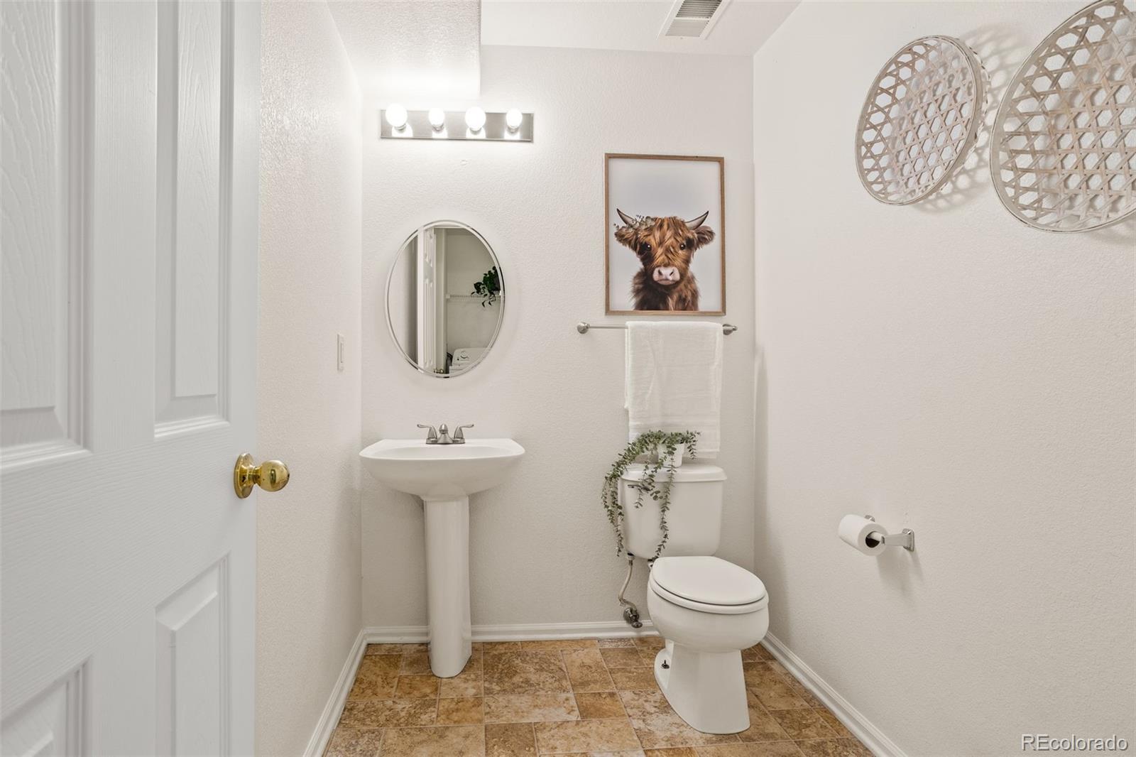 22116 E Berry Place, Aurora, CO 80015, 3 Bedrooms Bedrooms, ,3 BathroomsBathrooms,Residential,For Sale,Berry,REC3877995