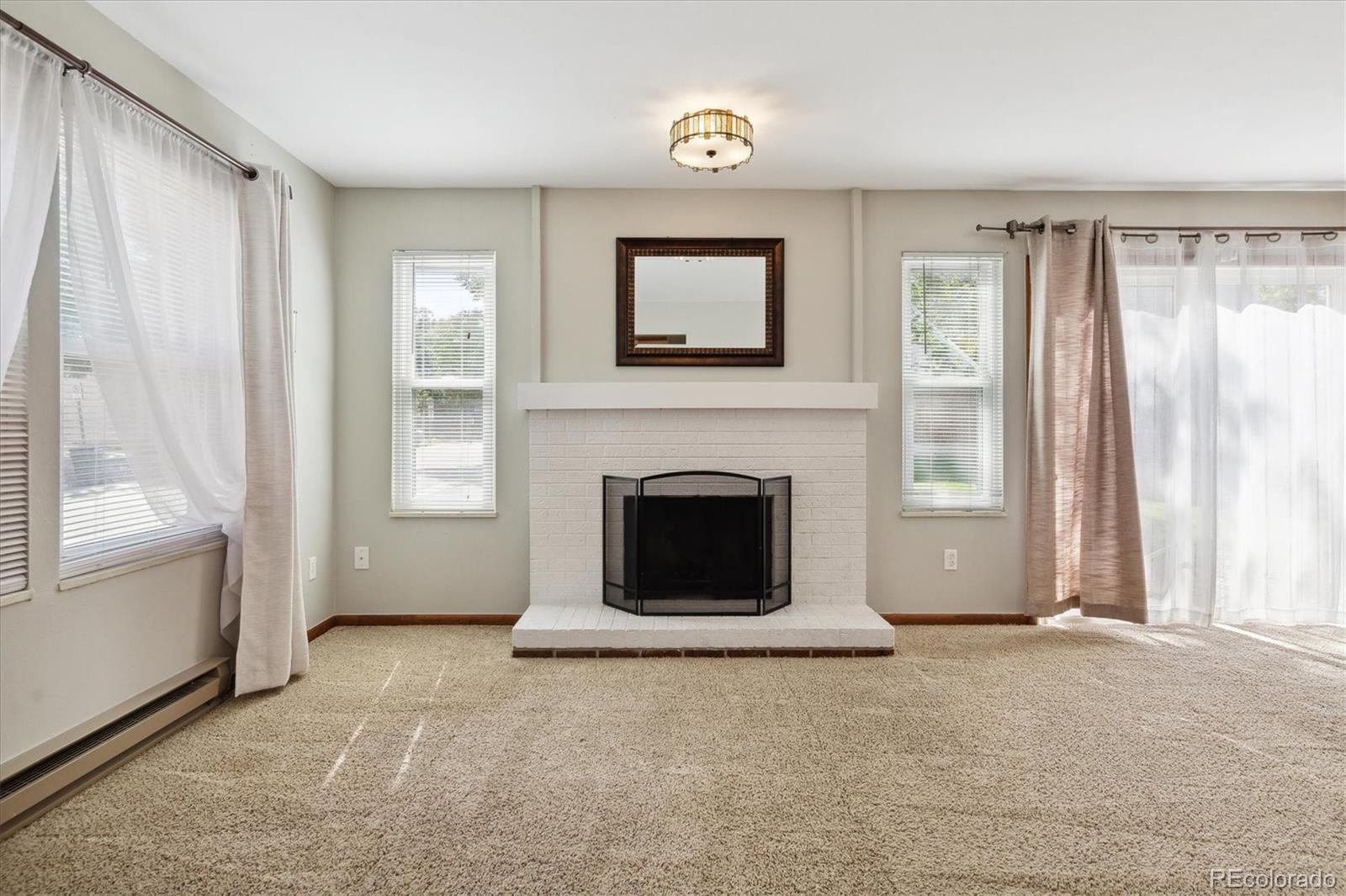 13925 Oxford Place, Aurora, CO 80014, 3 Bedrooms Bedrooms, ,3 BathroomsBathrooms,Residential,For Sale,Oxford,REC2655976