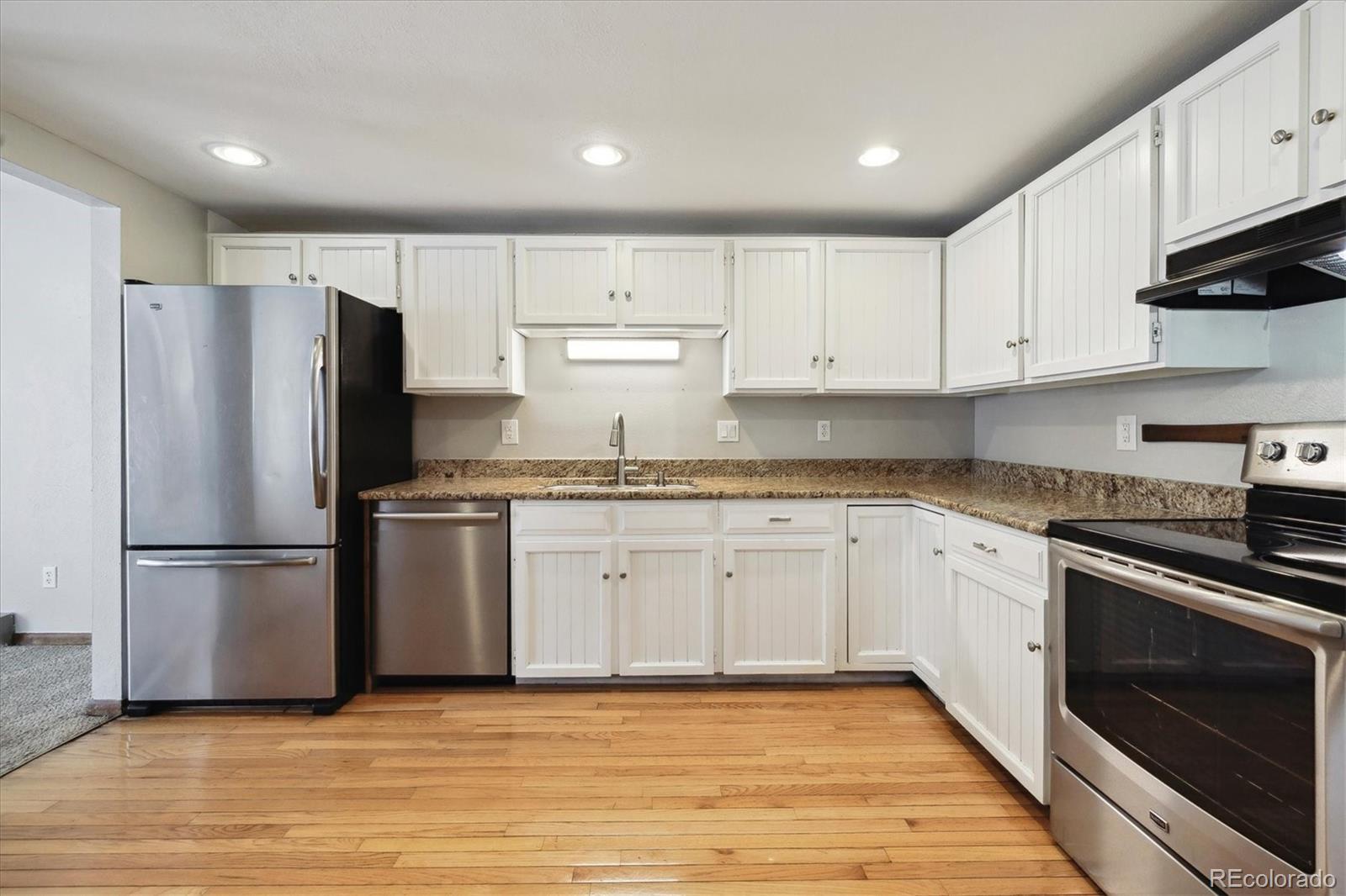 13925 Oxford Place, Aurora, CO 80014, 3 Bedrooms Bedrooms, ,3 BathroomsBathrooms,Residential,For Sale,Oxford,REC2655976