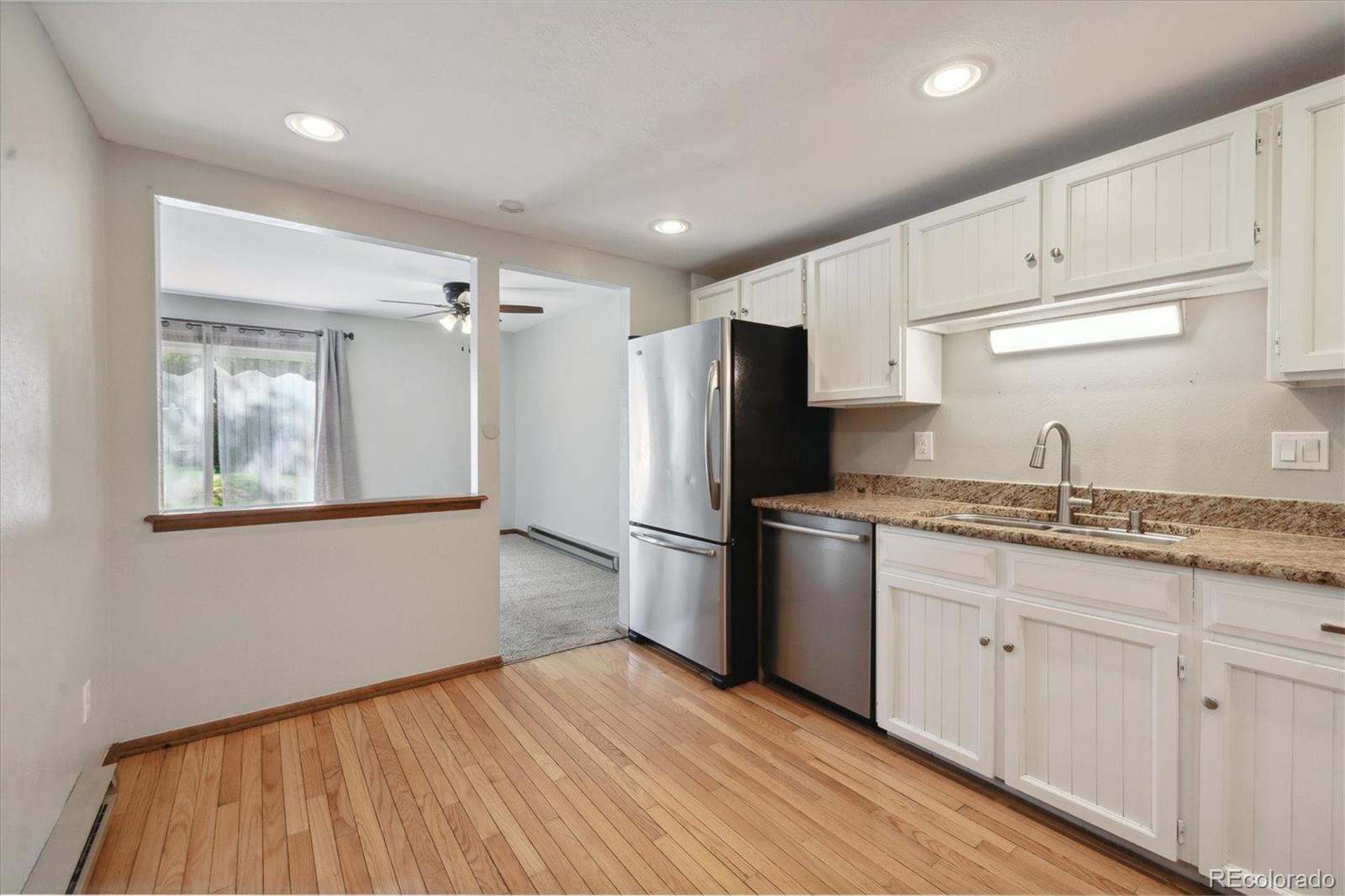 13925 Oxford Place, Aurora, CO 80014, 3 Bedrooms Bedrooms, ,3 BathroomsBathrooms,Residential,For Sale,Oxford,REC2655976