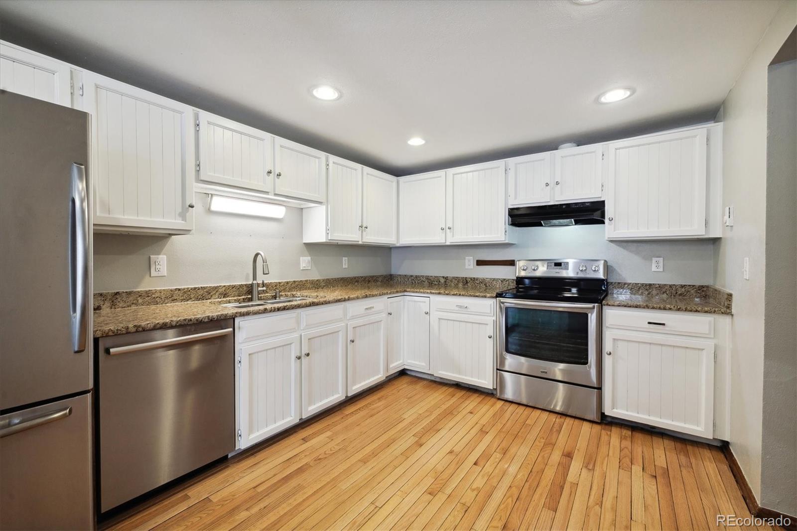 13925 Oxford Place, Aurora, CO 80014, 3 Bedrooms Bedrooms, ,3 BathroomsBathrooms,Residential,For Sale,Oxford,REC2655976