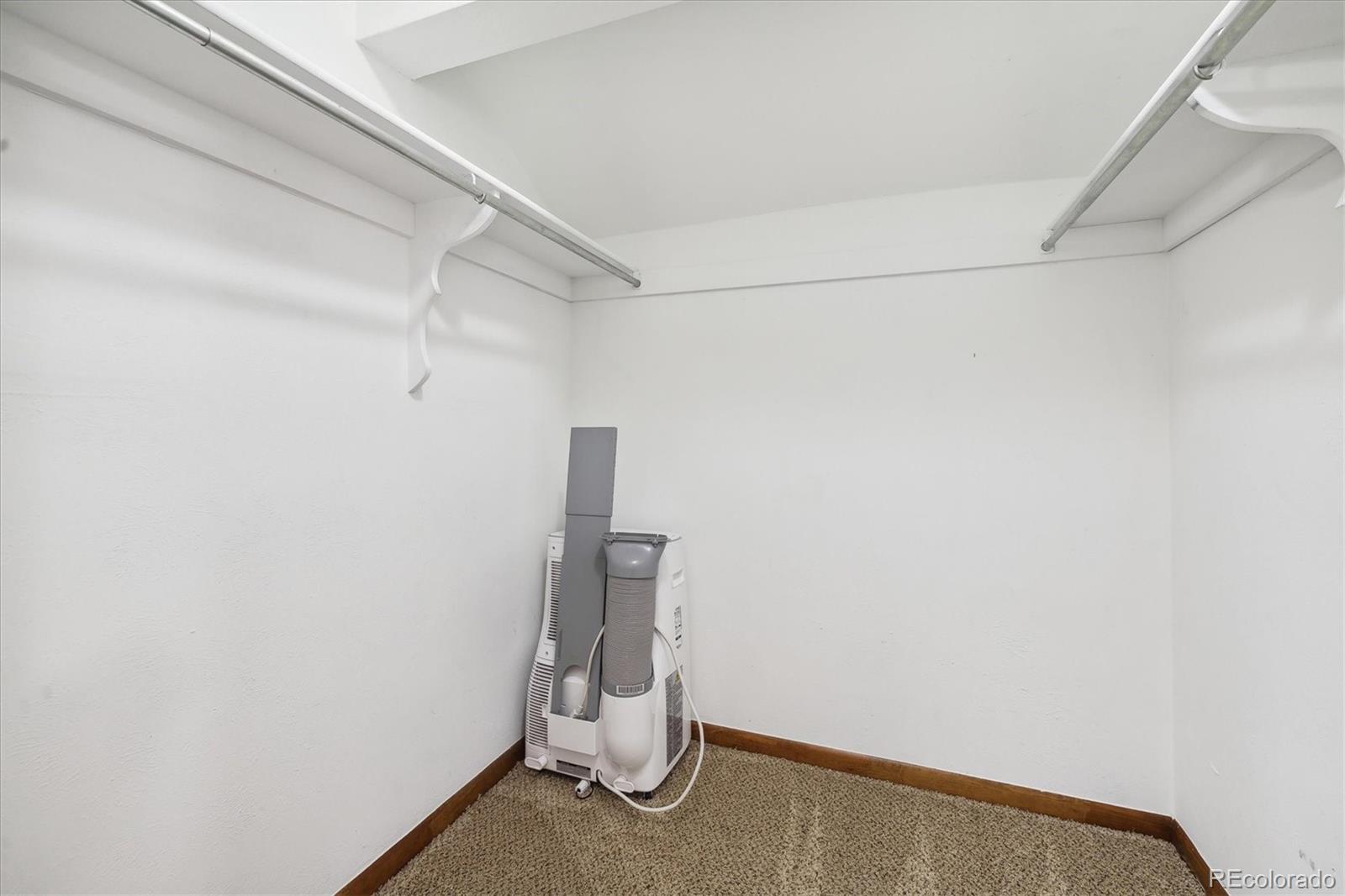 13925 Oxford Place, Aurora, CO 80014, 3 Bedrooms Bedrooms, ,3 BathroomsBathrooms,Residential,For Sale,Oxford,REC2655976