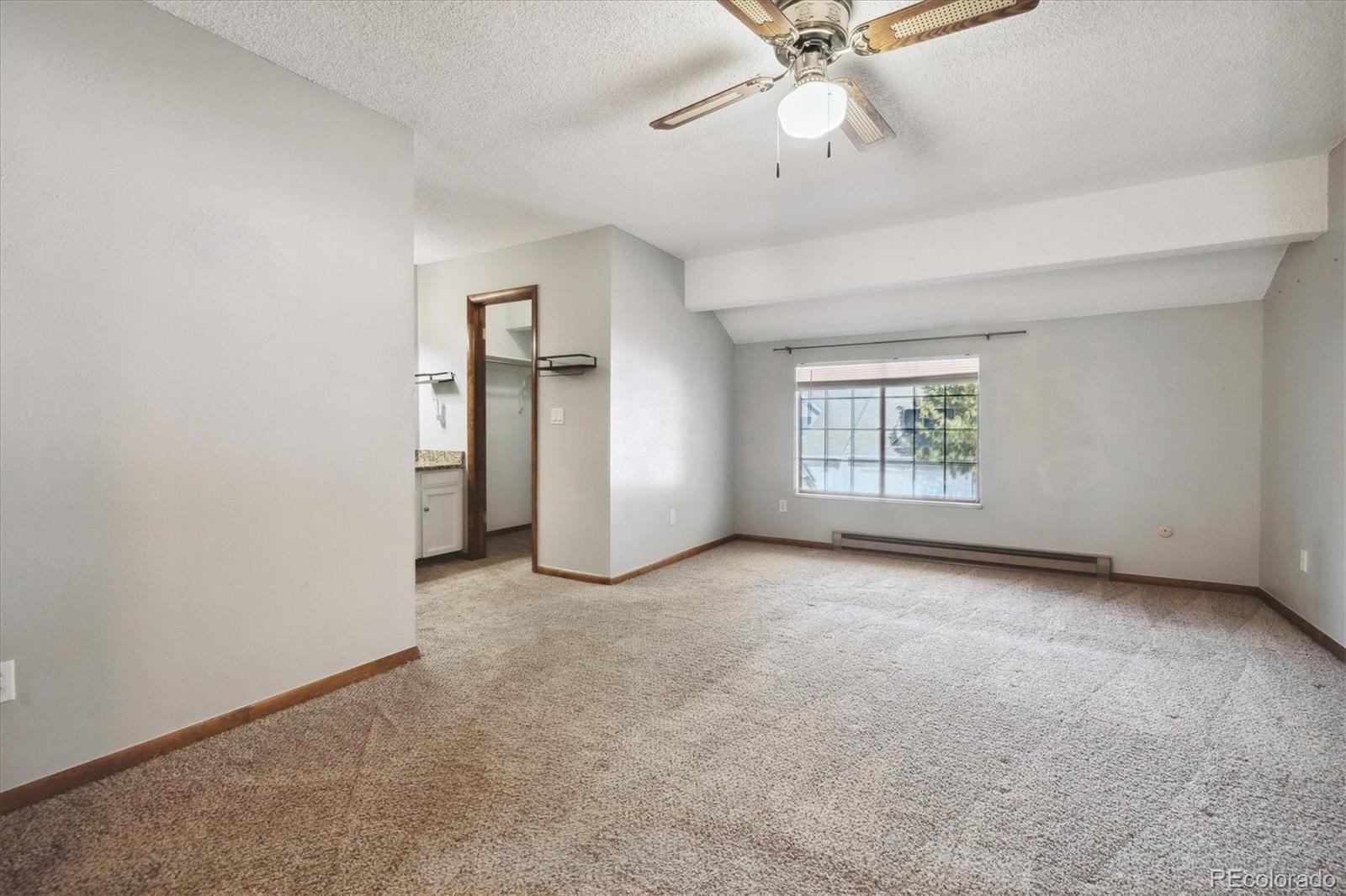 13925 Oxford Place, Aurora, CO 80014, 3 Bedrooms Bedrooms, ,3 BathroomsBathrooms,Residential,For Sale,Oxford,REC2655976