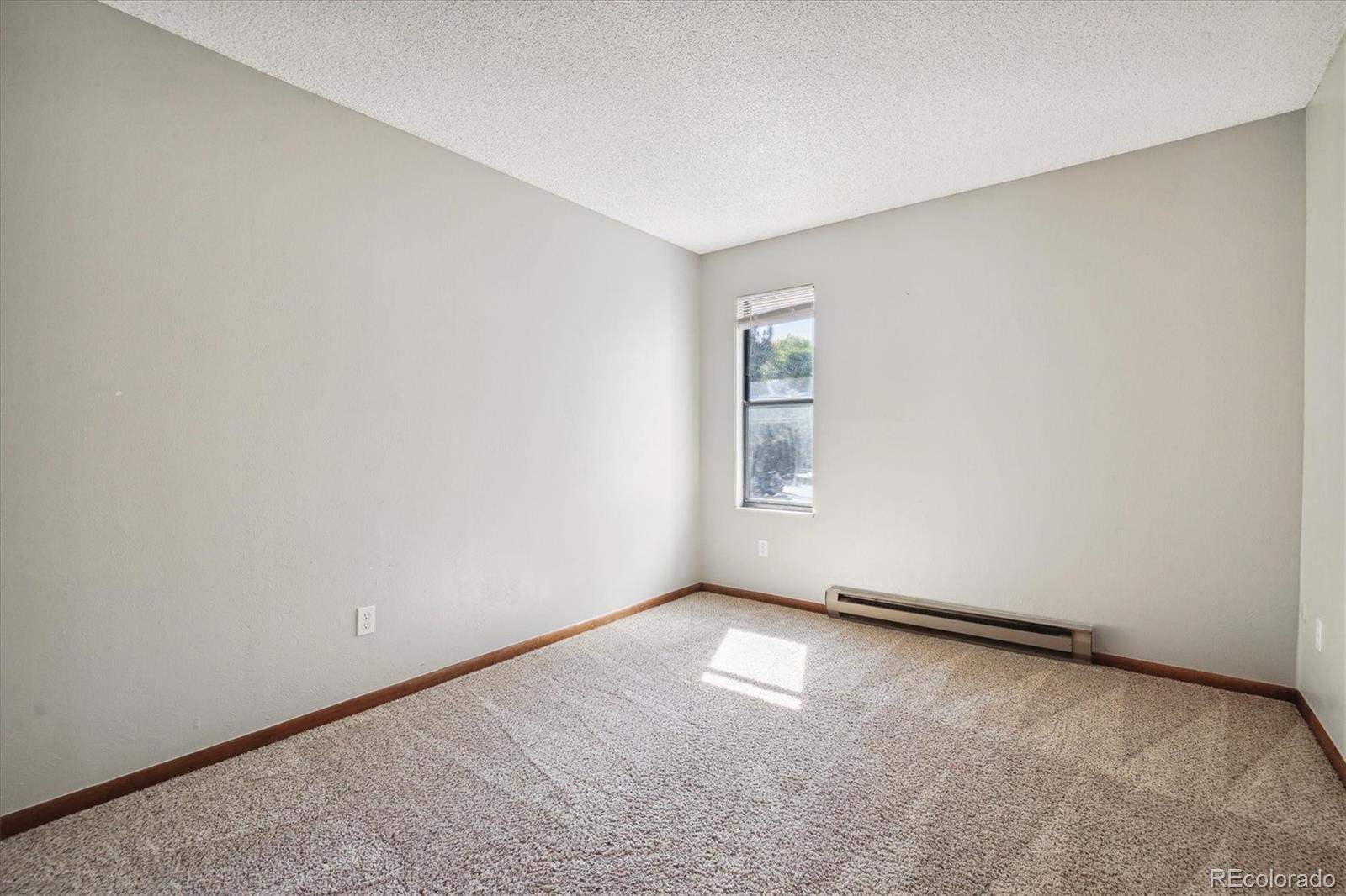 13925 Oxford Place, Aurora, CO 80014, 3 Bedrooms Bedrooms, ,3 BathroomsBathrooms,Residential,For Sale,Oxford,REC2655976