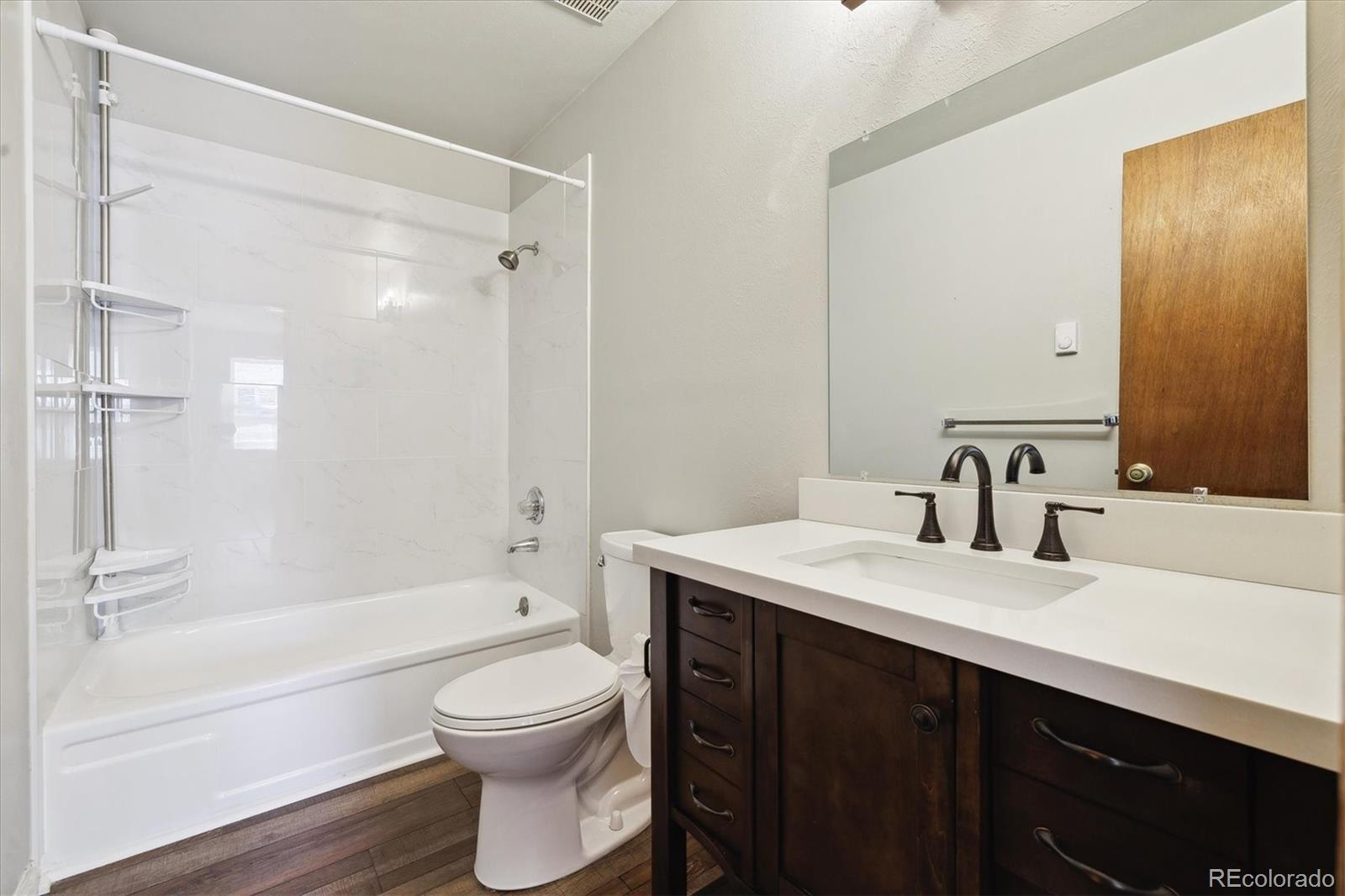 13925 Oxford Place, Aurora, CO 80014, 3 Bedrooms Bedrooms, ,3 BathroomsBathrooms,Residential,For Sale,Oxford,REC2655976