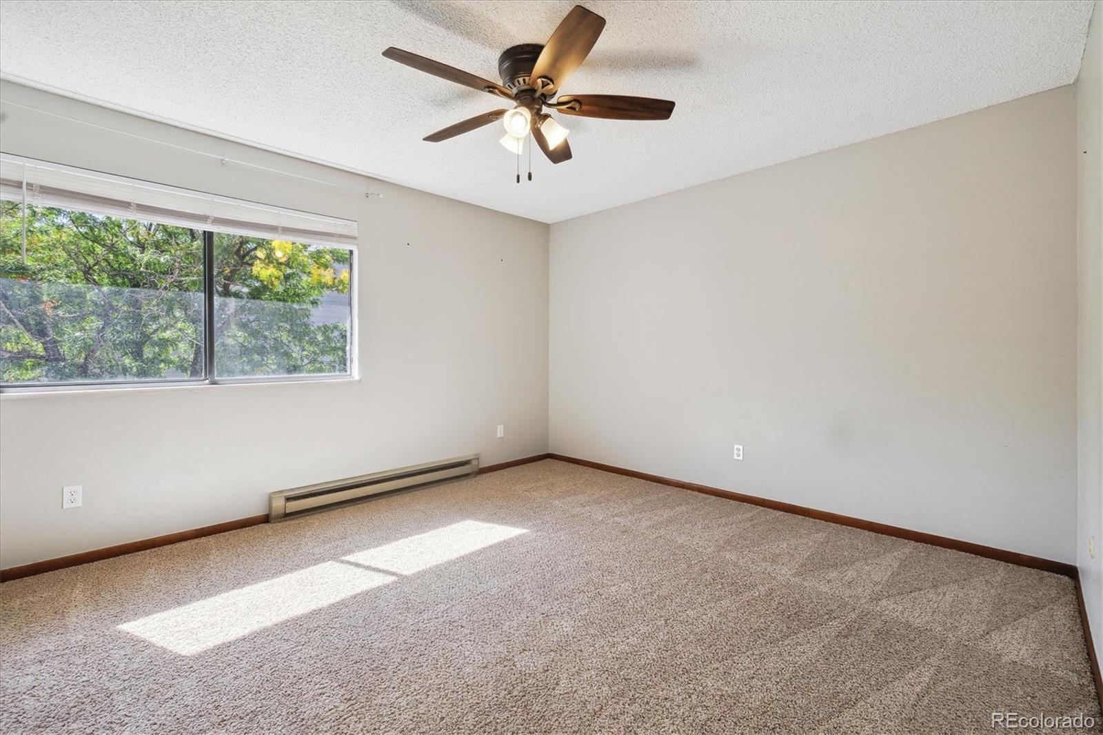 13925 Oxford Place, Aurora, CO 80014, 3 Bedrooms Bedrooms, ,3 BathroomsBathrooms,Residential,For Sale,Oxford,REC2655976