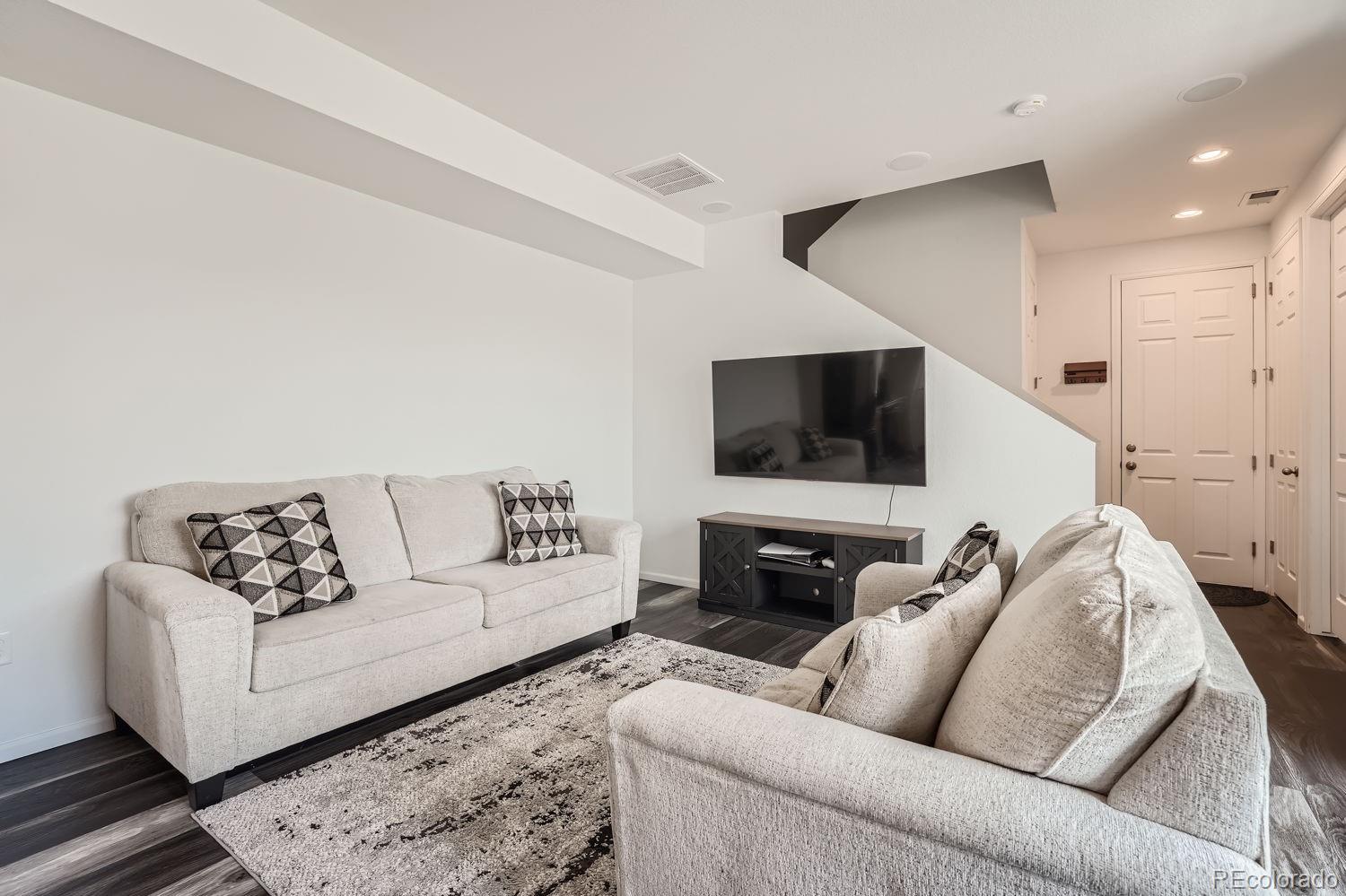 24251 41st Avenue, Aurora, CO 80019, 3 Bedrooms Bedrooms, ,3 BathroomsBathrooms,Residential,For Sale,41st,REC6963218