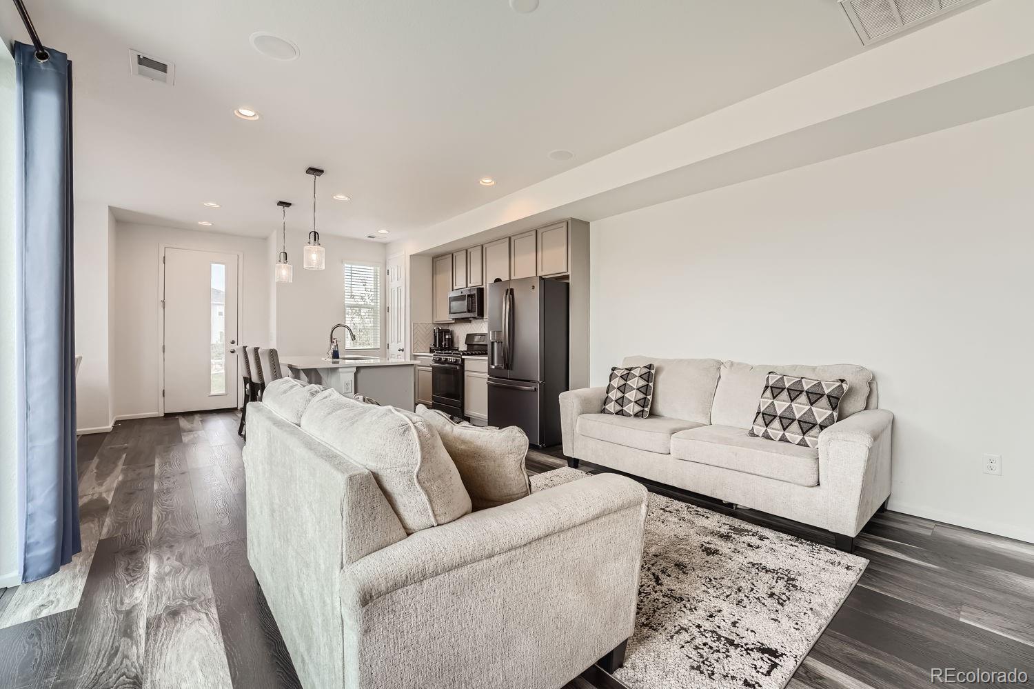 24251 41st Avenue, Aurora, CO 80019, 3 Bedrooms Bedrooms, ,3 BathroomsBathrooms,Residential,For Sale,41st,REC6963218