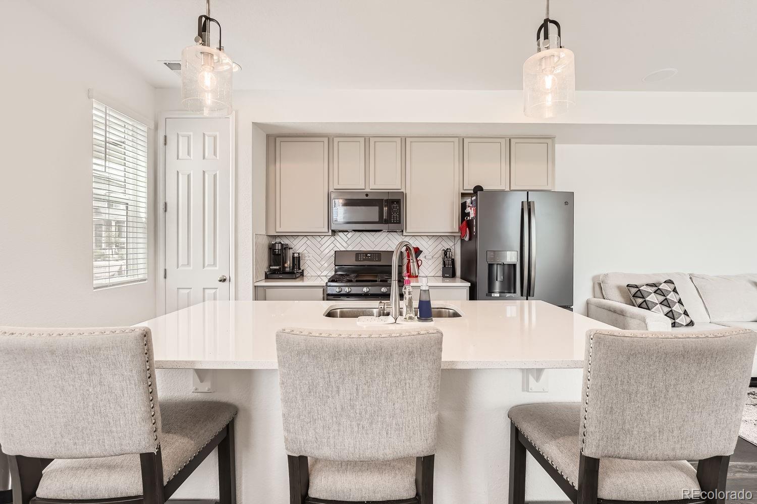 24251 41st Avenue, Aurora, CO 80019, 3 Bedrooms Bedrooms, ,3 BathroomsBathrooms,Residential,For Sale,41st,REC6963218