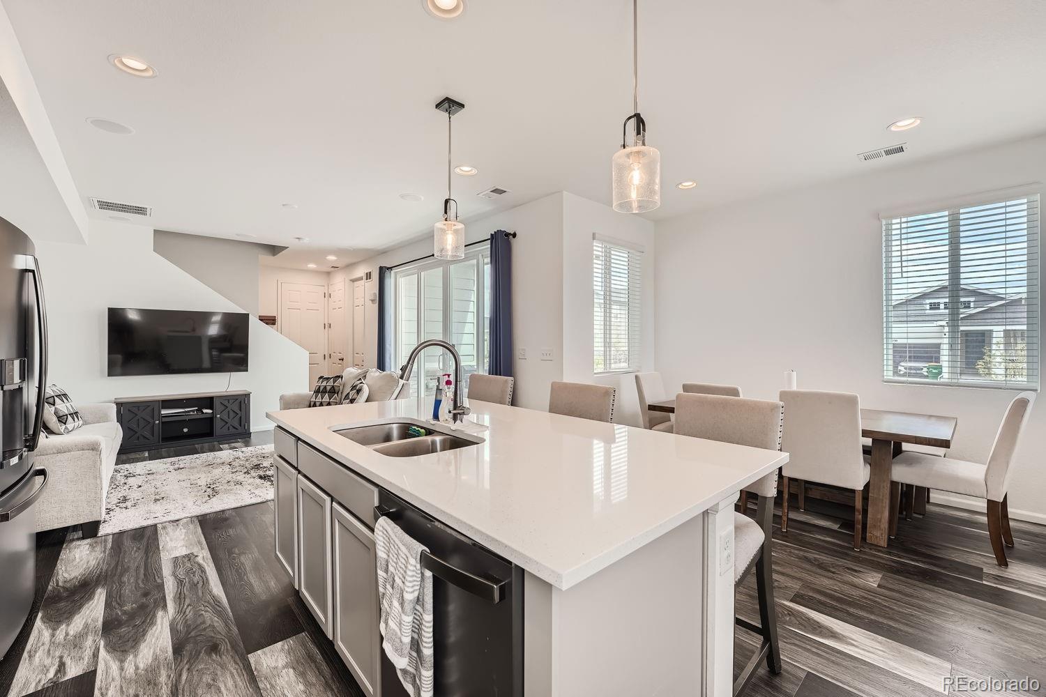 24251 41st Avenue, Aurora, CO 80019, 3 Bedrooms Bedrooms, ,3 BathroomsBathrooms,Residential,For Sale,41st,REC6963218