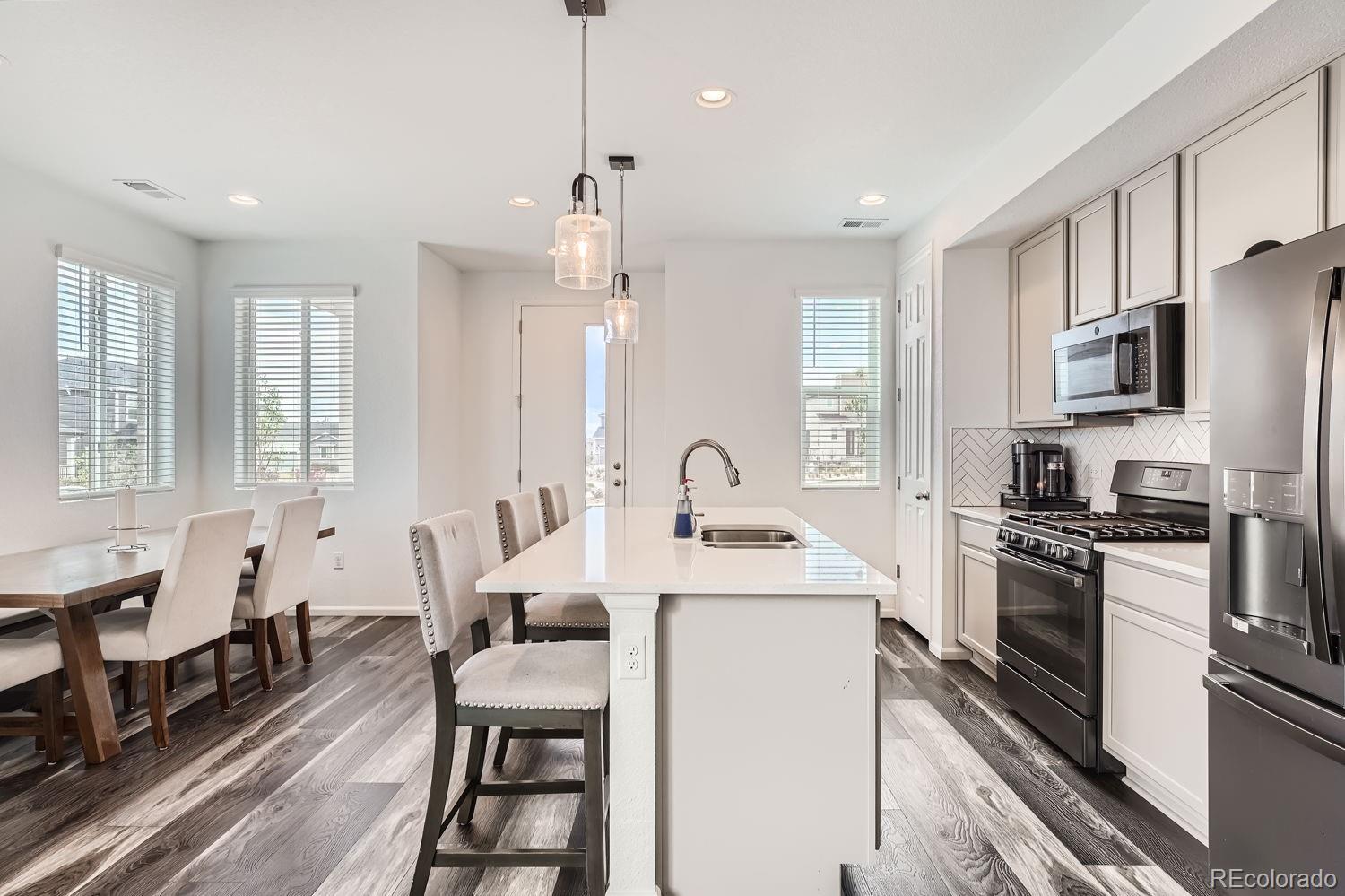 24251 41st Avenue, Aurora, CO 80019, 3 Bedrooms Bedrooms, ,3 BathroomsBathrooms,Residential,For Sale,41st,REC6963218