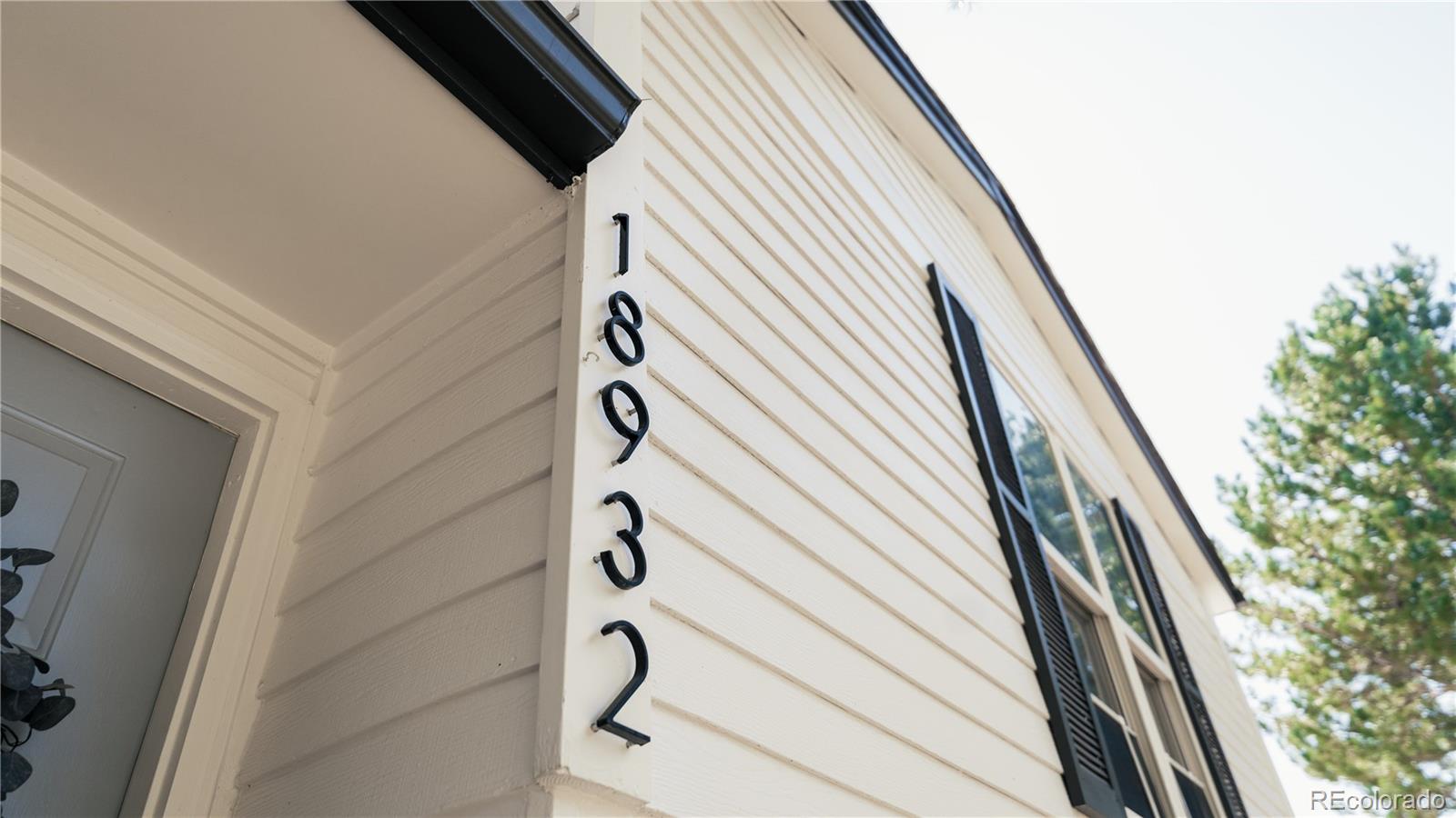 18932 Kansas Drive, Aurora, CO 80017, 3 Bedrooms Bedrooms, ,2 BathroomsBathrooms,Residential,For Sale,Kansas,REC4894860