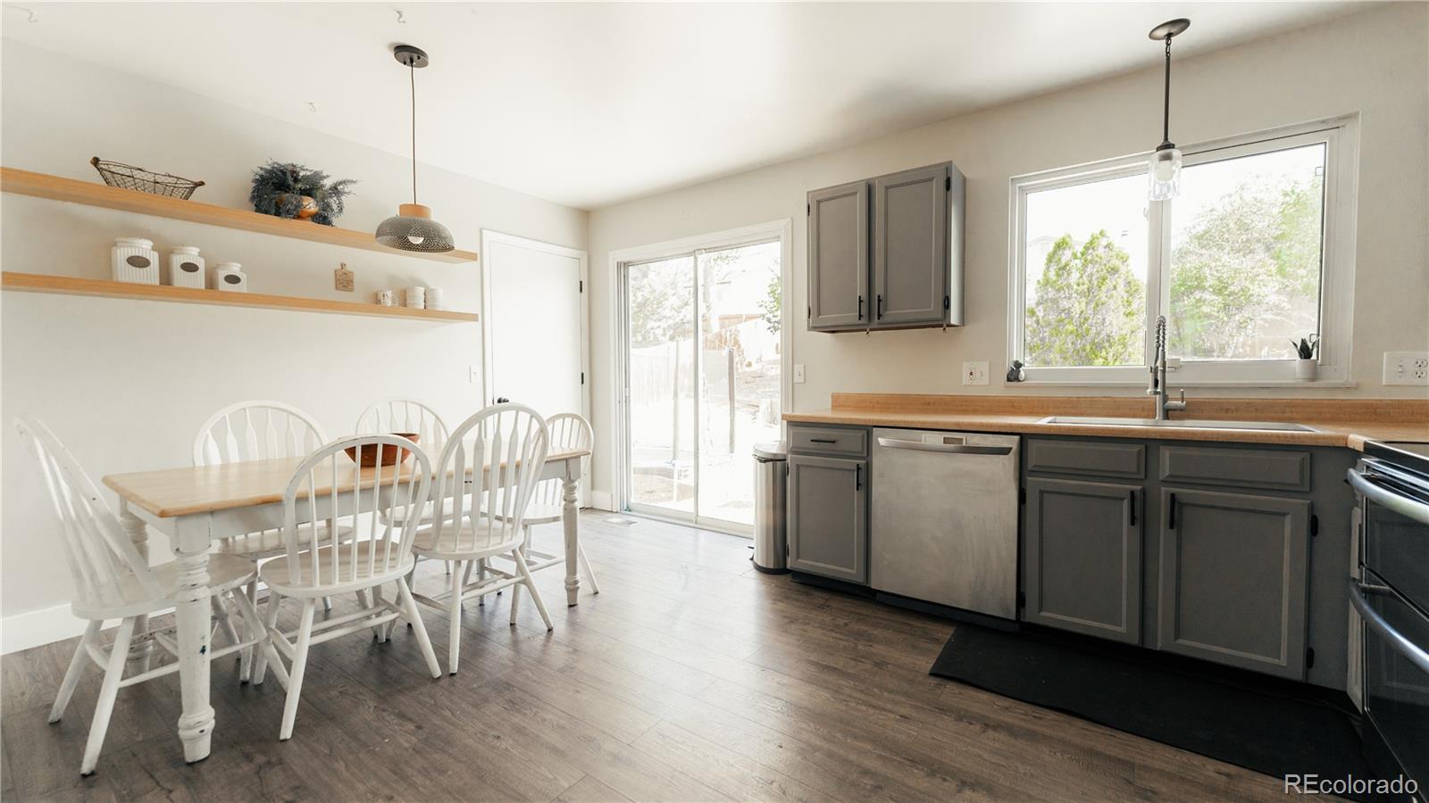 18932 Kansas Drive, Aurora, CO 80017, 3 Bedrooms Bedrooms, ,2 BathroomsBathrooms,Residential,For Sale,Kansas,REC4894860