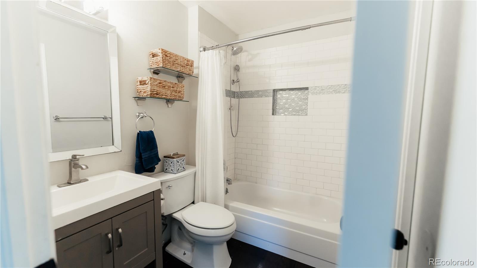 18932 Kansas Drive, Aurora, CO 80017, 3 Bedrooms Bedrooms, ,2 BathroomsBathrooms,Residential,For Sale,Kansas,REC4894860