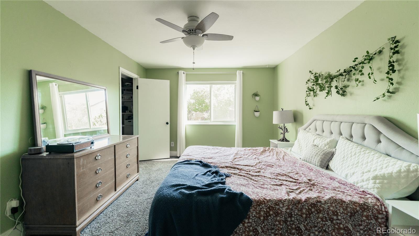 18932 Kansas Drive, Aurora, CO 80017, 3 Bedrooms Bedrooms, ,2 BathroomsBathrooms,Residential,For Sale,Kansas,REC4894860