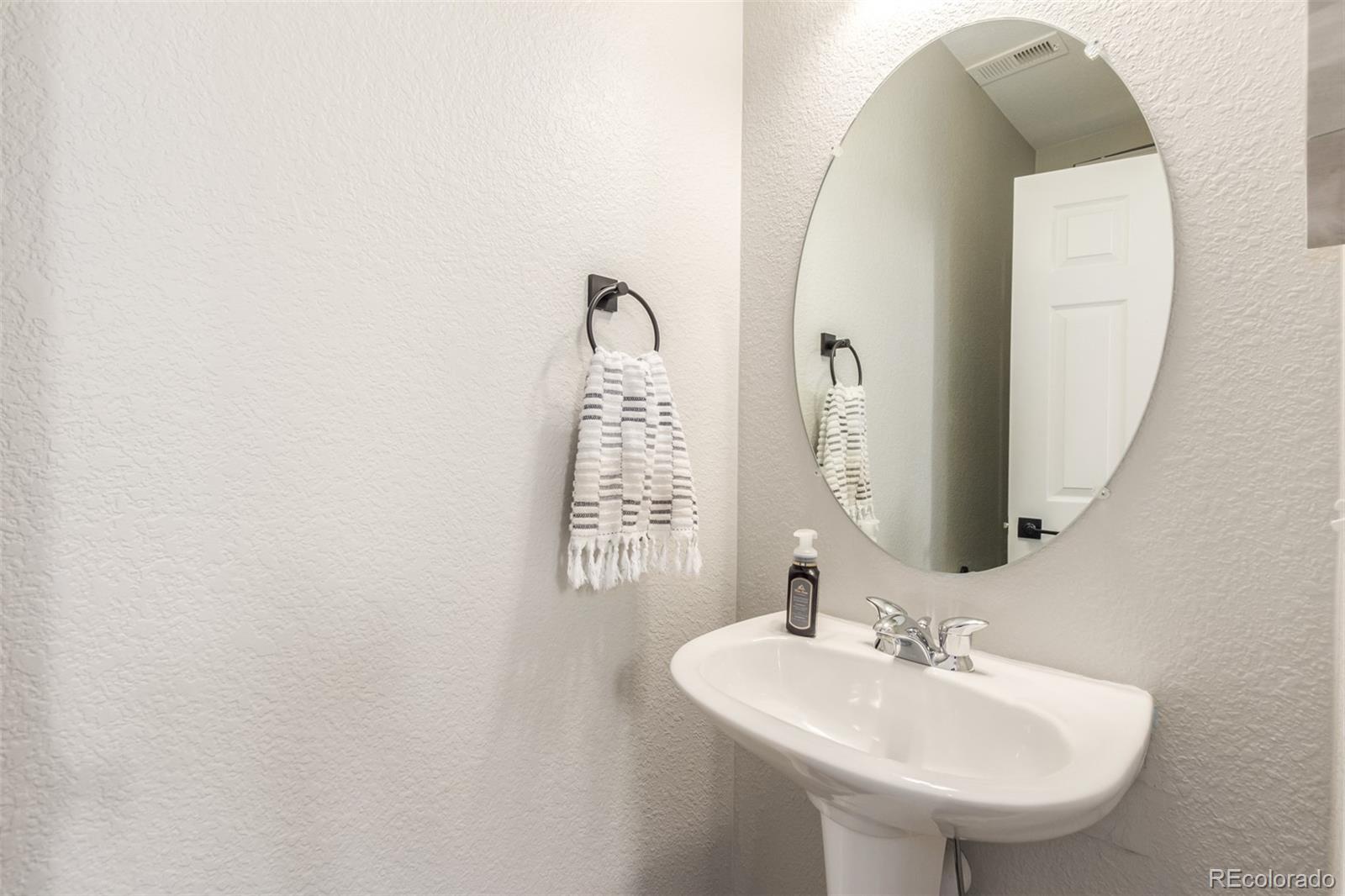 6703 Winnipeg Circle #106, Aurora, CO 80016, 3 Bedrooms Bedrooms, ,3 BathroomsBathrooms,Residential,For Sale,PRAIRIE RIDGE AT SADDLE ROCK EAST CONDOMINIUMS,Winnipeg,REC5227150