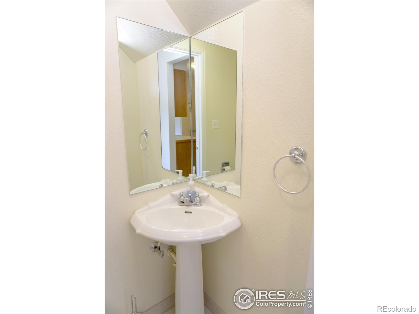 1015 Alta Street, Longmont, CO 80501, 3 Bedrooms Bedrooms, ,2 BathroomsBathrooms,Residential,For Sale,Alta,RECIR1020508