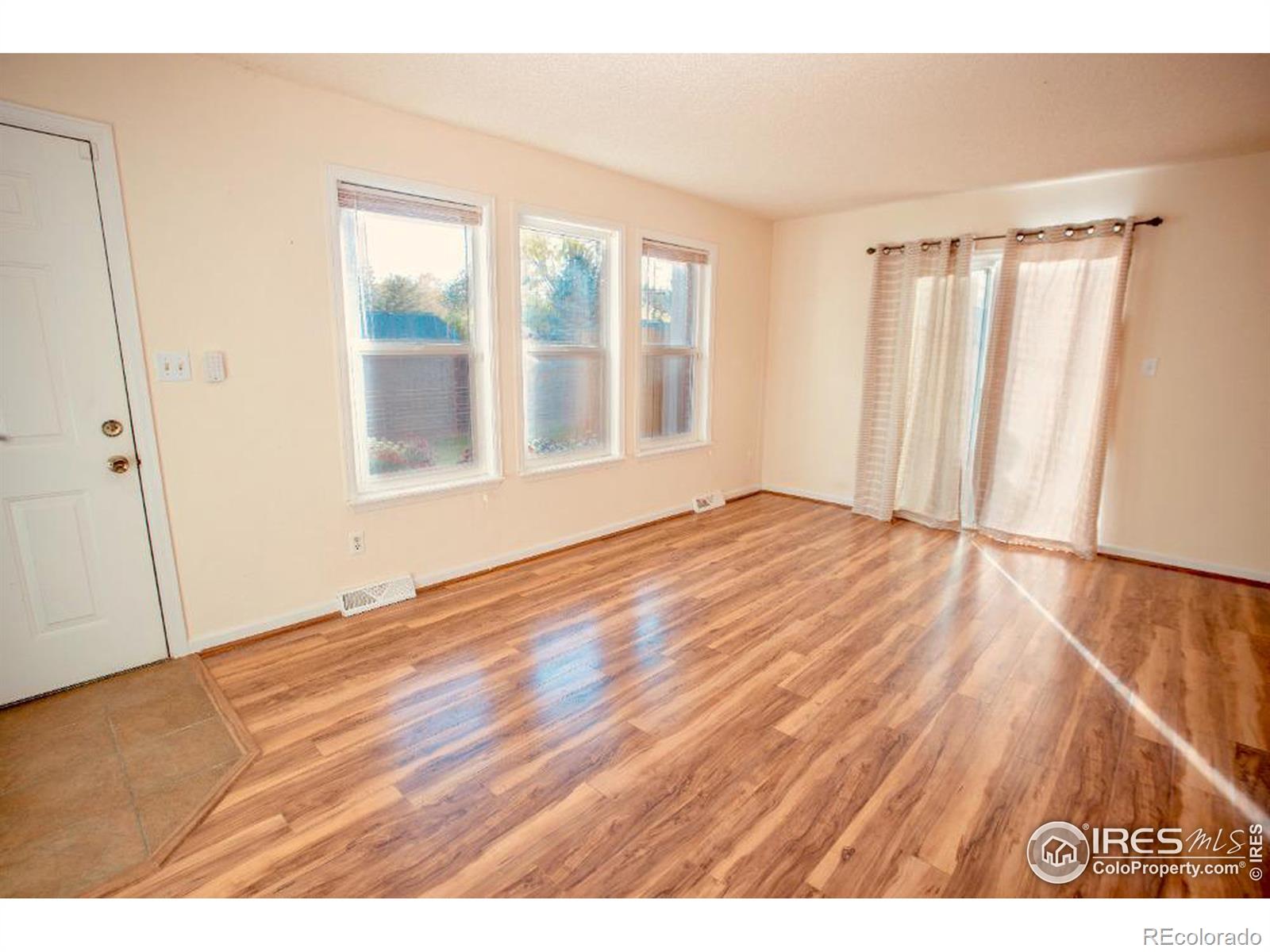 1015 Alta Street, Longmont, CO 80501, 3 Bedrooms Bedrooms, ,2 BathroomsBathrooms,Residential,For Sale,Alta,RECIR1020508