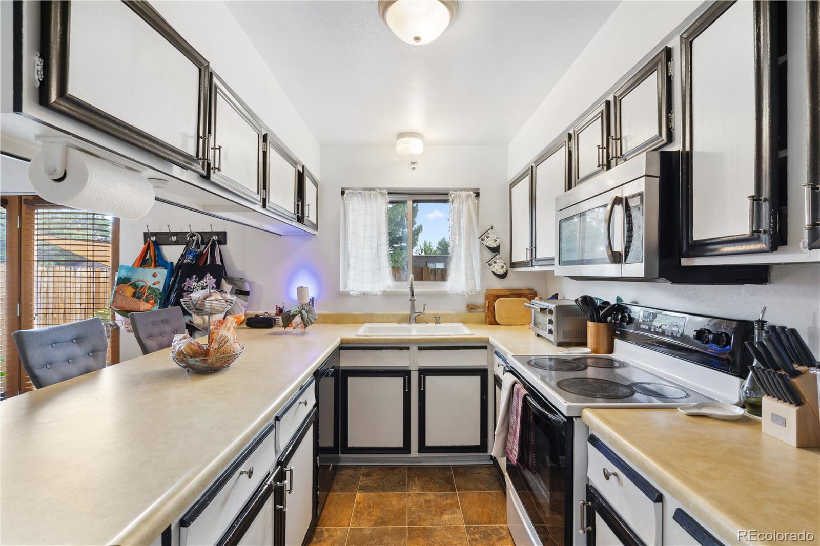 1832 Robb Street, Lakewood, CO 80215, 2 Bedrooms Bedrooms, ,3 BathroomsBathrooms,Residential,For Sale,Robb,REC8905689