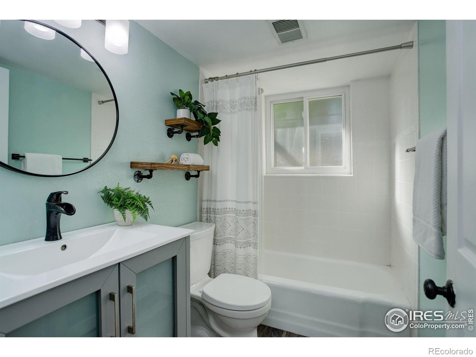 2823 Mountain View Avenue, Longmont, CO 80503, 3 Bedrooms Bedrooms, ,2 BathroomsBathrooms,Residential,For Sale,Mountain View,RECIR1020389