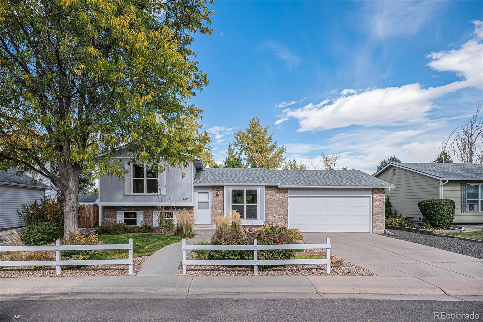 8879 Friend Avenue, Littleton, CO 80128, 3 Bedrooms Bedrooms, ,2 BathroomsBathrooms,Residential,For Sale,Friend,REC4810122