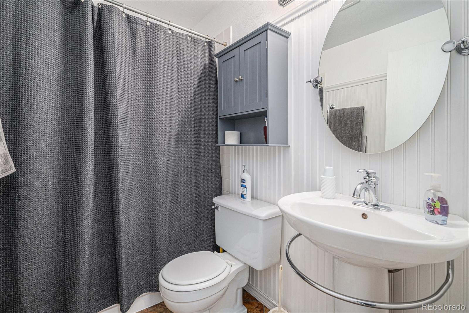 8879 Friend Avenue, Littleton, CO 80128, 3 Bedrooms Bedrooms, ,2 BathroomsBathrooms,Residential,For Sale,Friend,REC4810122