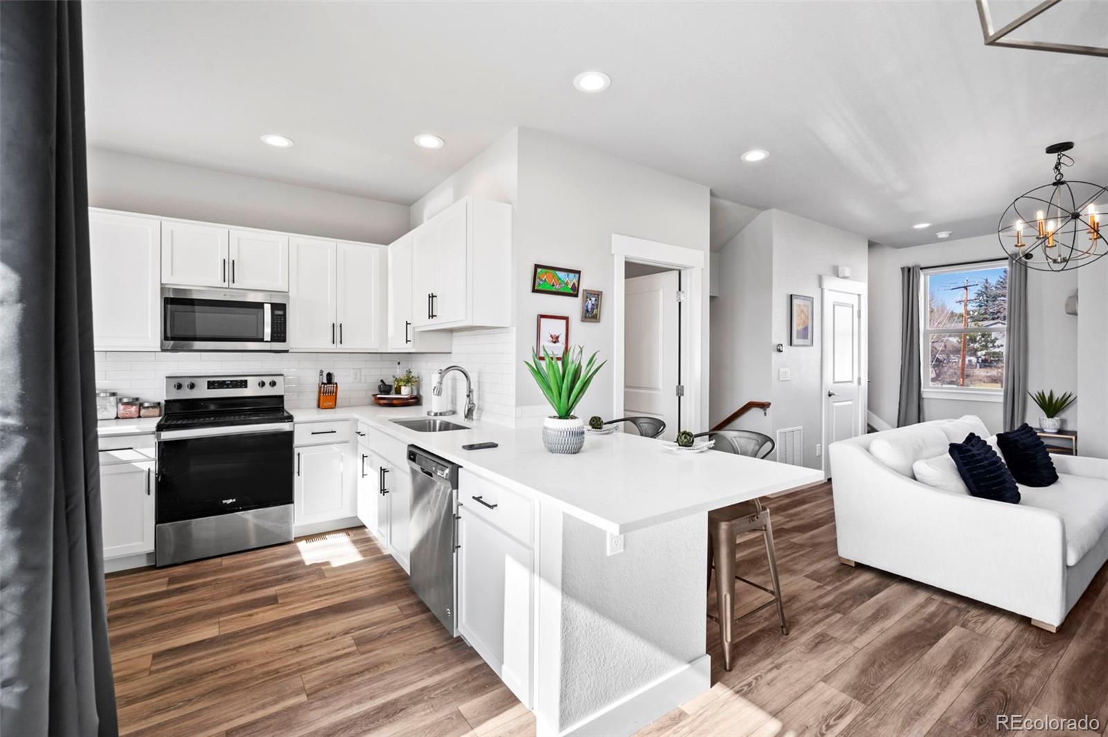 1025 S GILBERT Street #C, Castle Rock, CO 80104, 2 Bedrooms Bedrooms, ,3 BathroomsBathrooms,Residential,For Sale,GILBERT,REC4552404