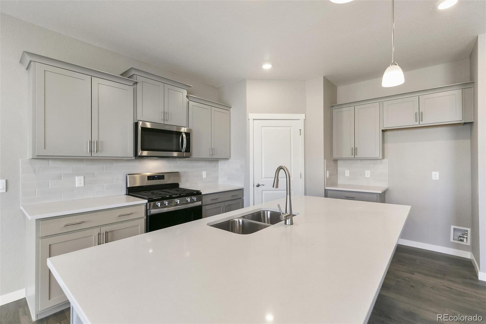 13448 Valentia Place, Thornton, CO 80602, 5 Bedrooms Bedrooms, ,3 BathroomsBathrooms,Residential,For Sale,Valentia,REC5634778