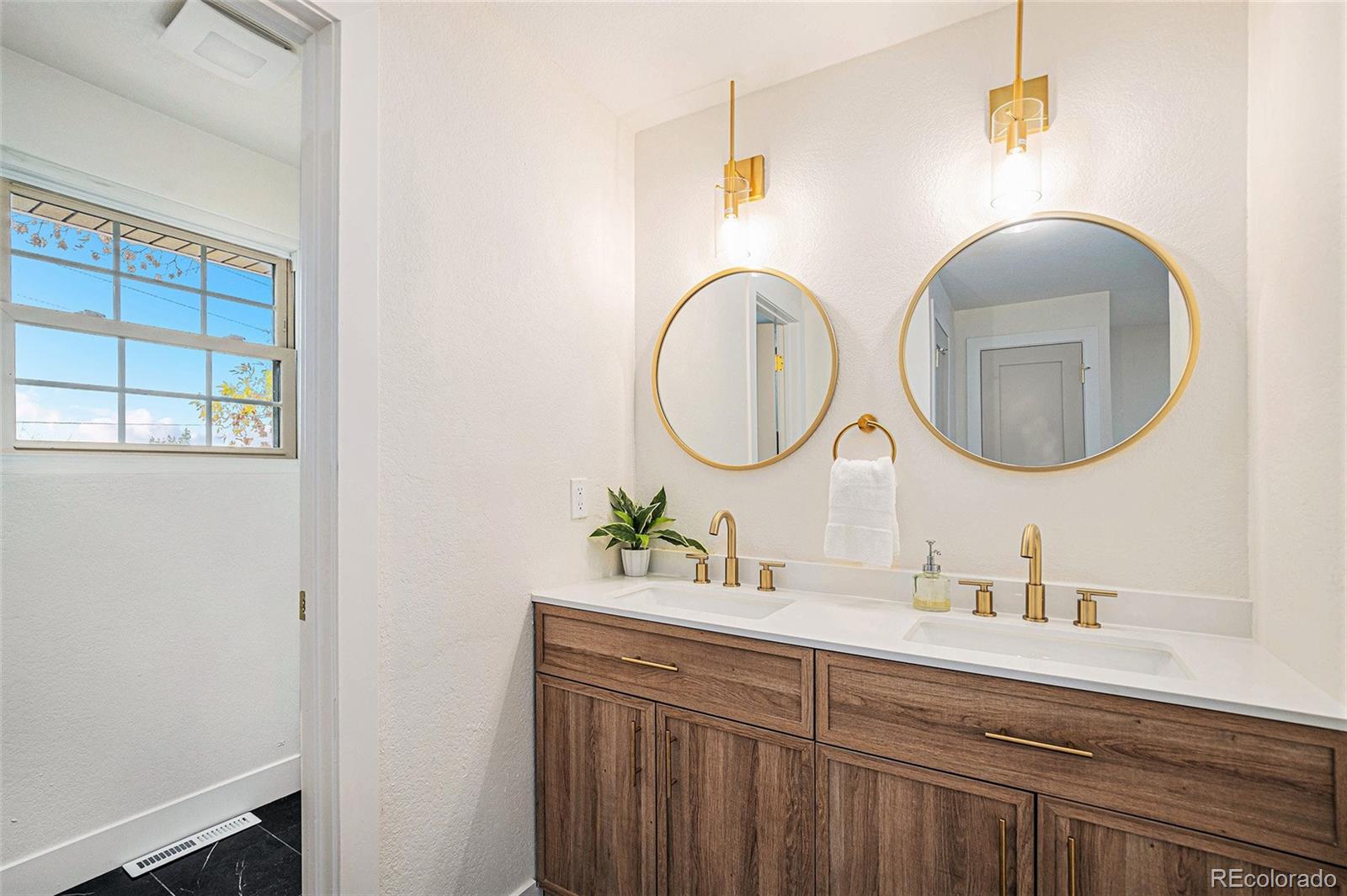 5720 Caley Avenue, Centennial, CO 80111, 4 Bedrooms Bedrooms, ,3 BathroomsBathrooms,Residential,For Sale,Caley,REC9090182